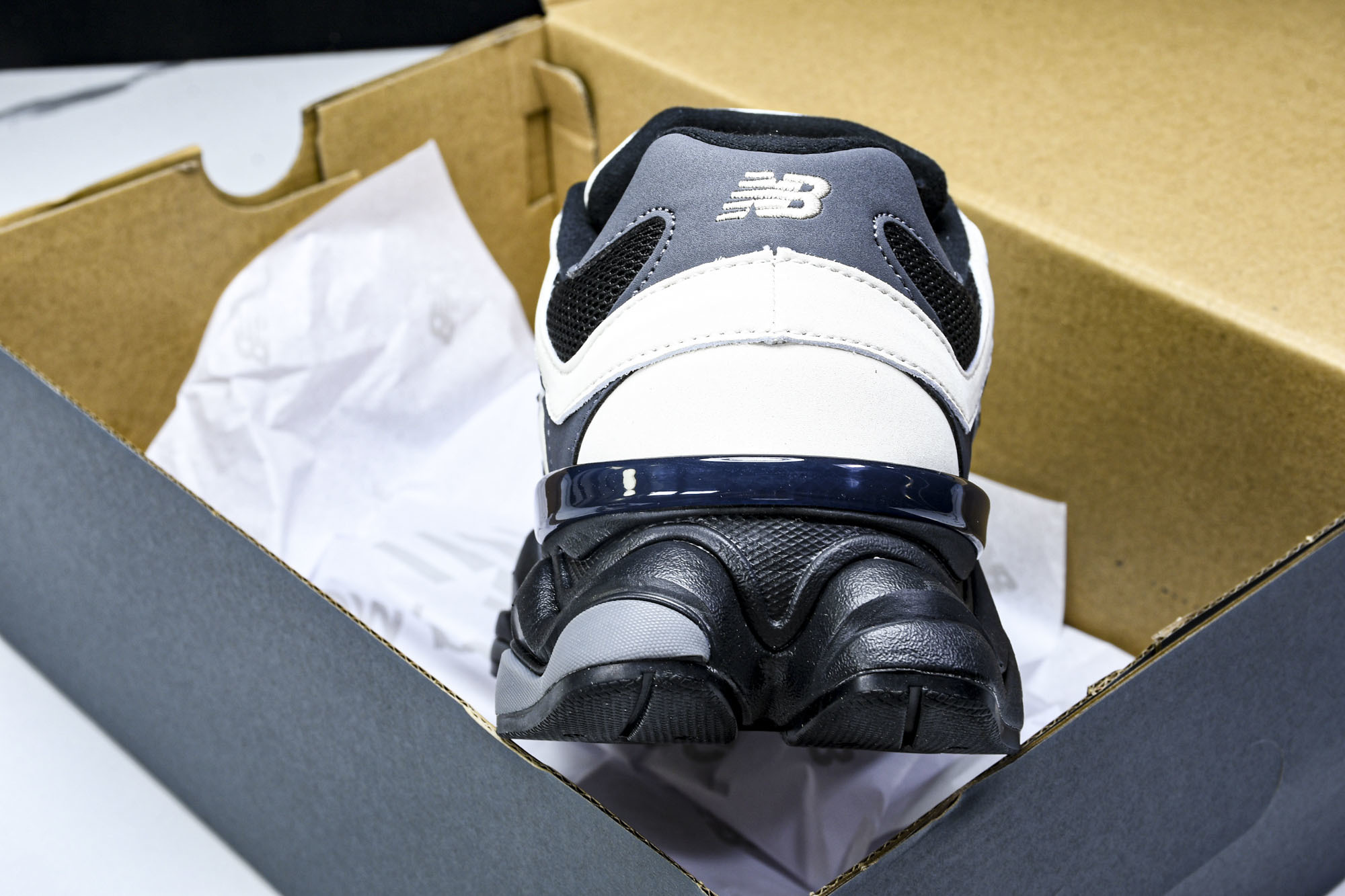 Joe Freshgoods x New Balance NB9060 联名款 复古休闲运动慢跑鞋 U9