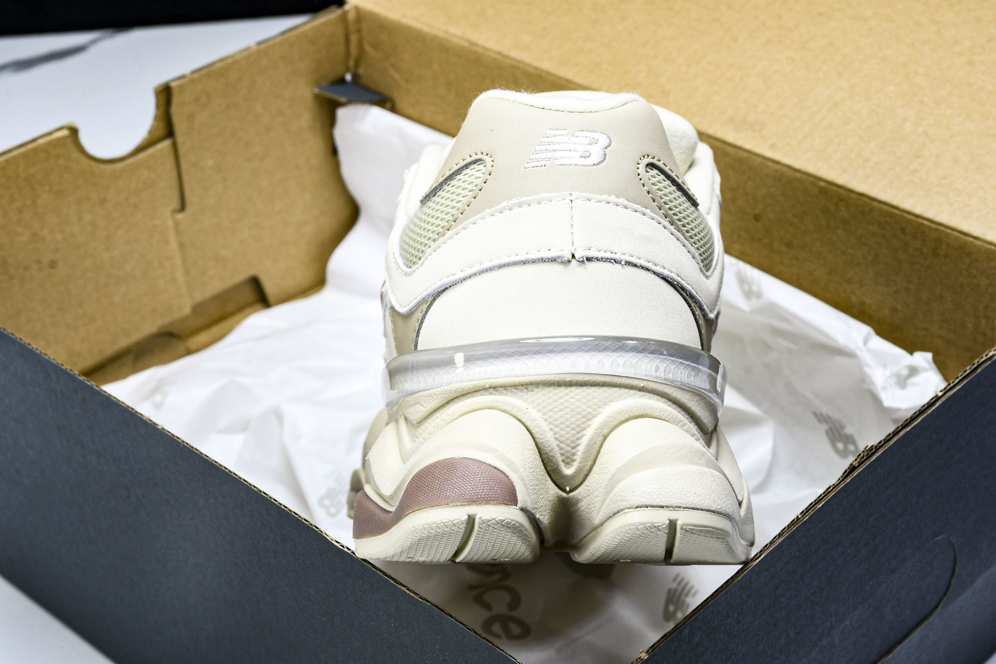 Joe Freshgoods x New Balance NB9060 联名款 复古休闲运动慢跑鞋 U9