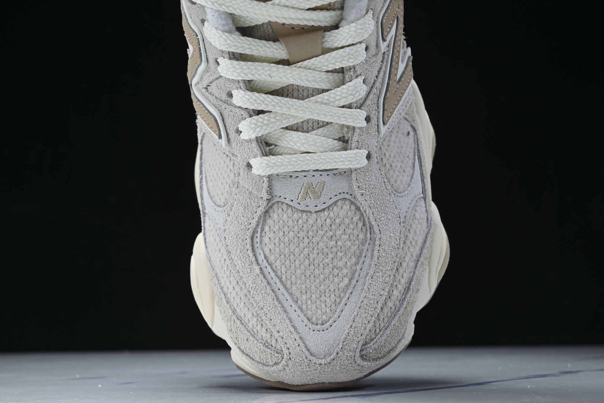 New Balance NB9060 复古休闲运动慢跑鞋 U9060CCB #YZ010#鞋款灵感源自设