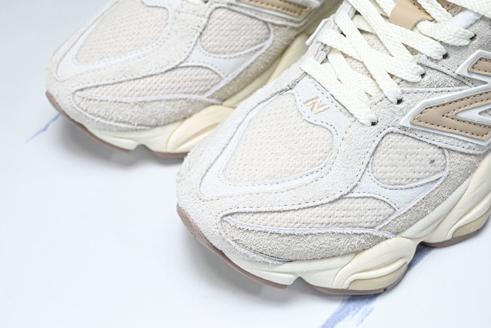 New Balance NB9060 复古休闲运动慢跑鞋 U9060CCB #YZ010#鞋款灵感源自设