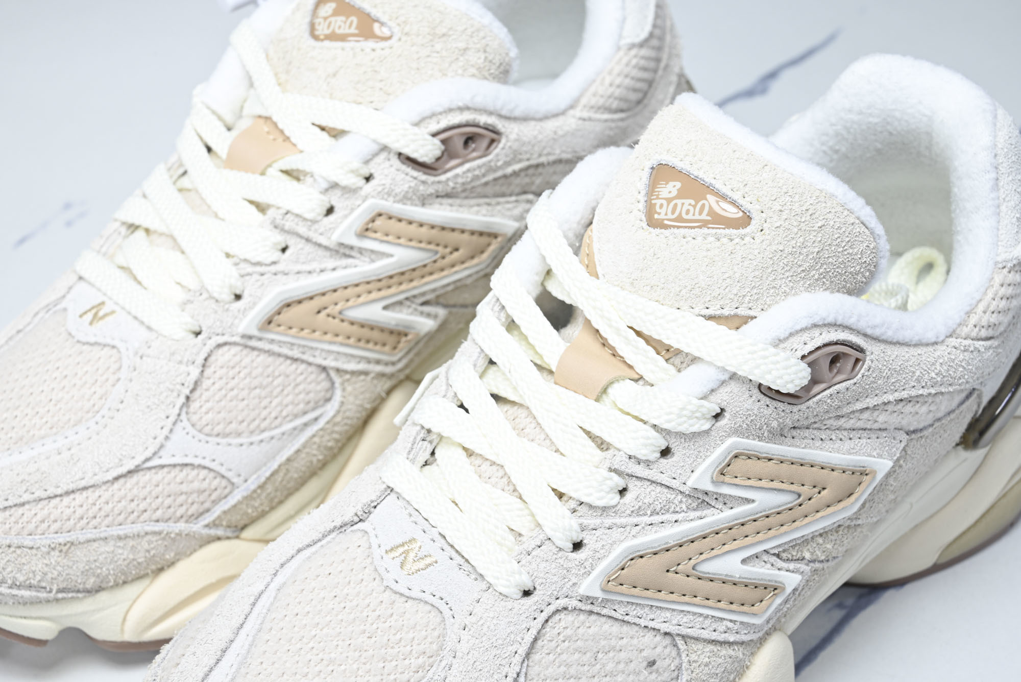 New Balance NB9060 复古休闲运动慢跑鞋 U9060CCB #YZ010#鞋款灵感源自设