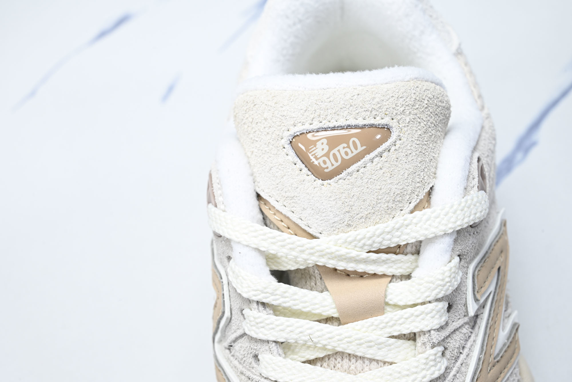 New Balance NB9060 复古休闲运动慢跑鞋 U9060CCB #YZ010#鞋款灵感源自设