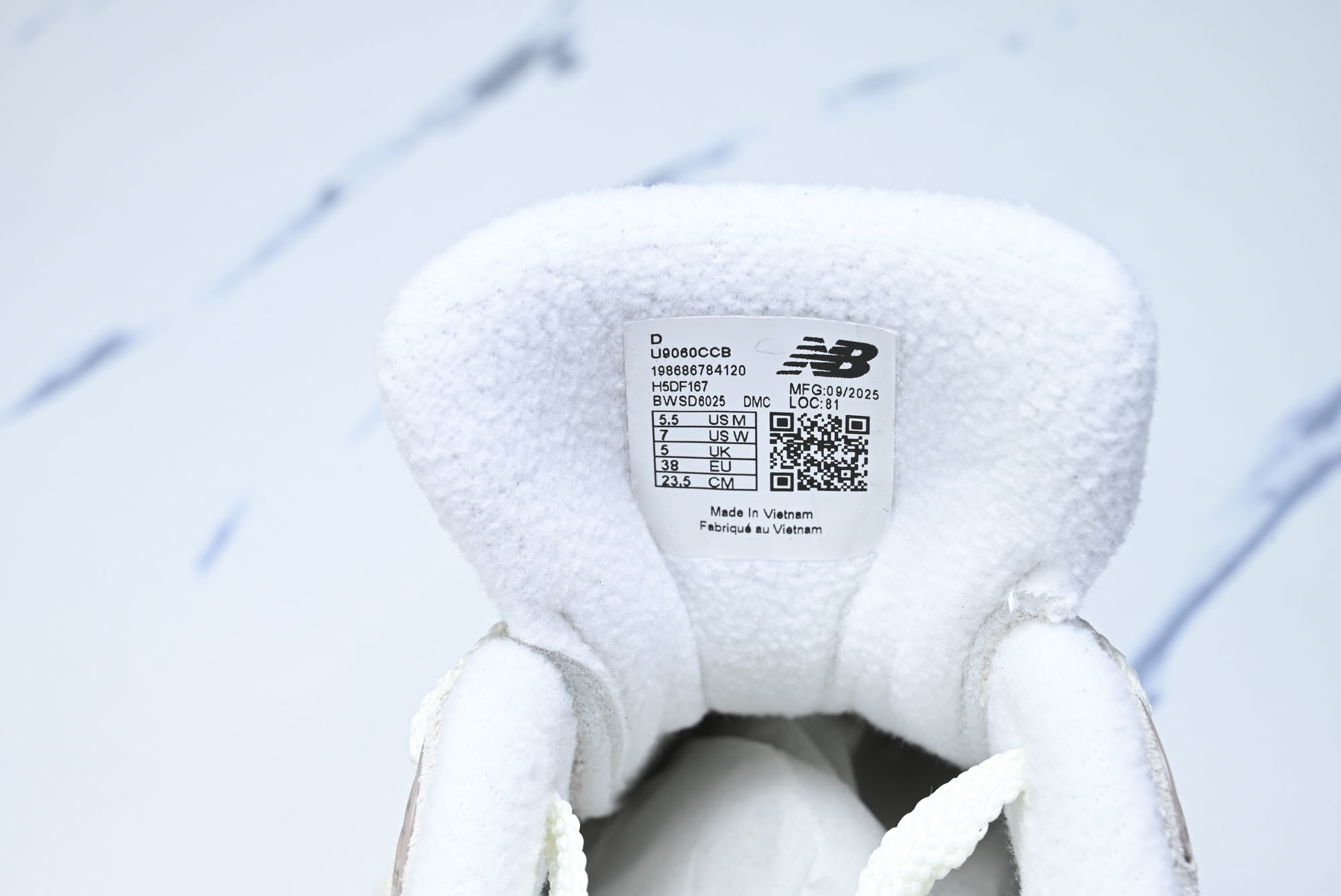 New Balance NB9060 复古休闲运动慢跑鞋 U9060CCB #YZ010#鞋款灵感源自设