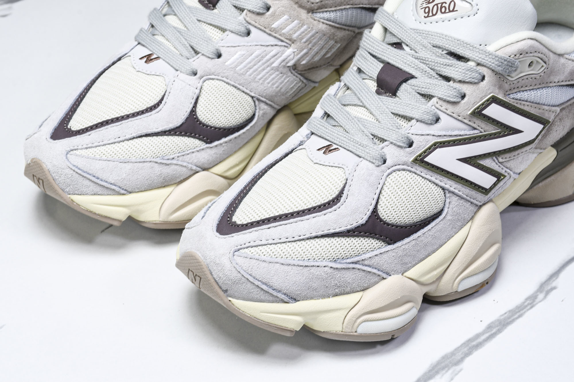 New Balance NB9060系列 复古休闲运动慢跑鞋 U906OFNA #YZ010#鞋款灵感源