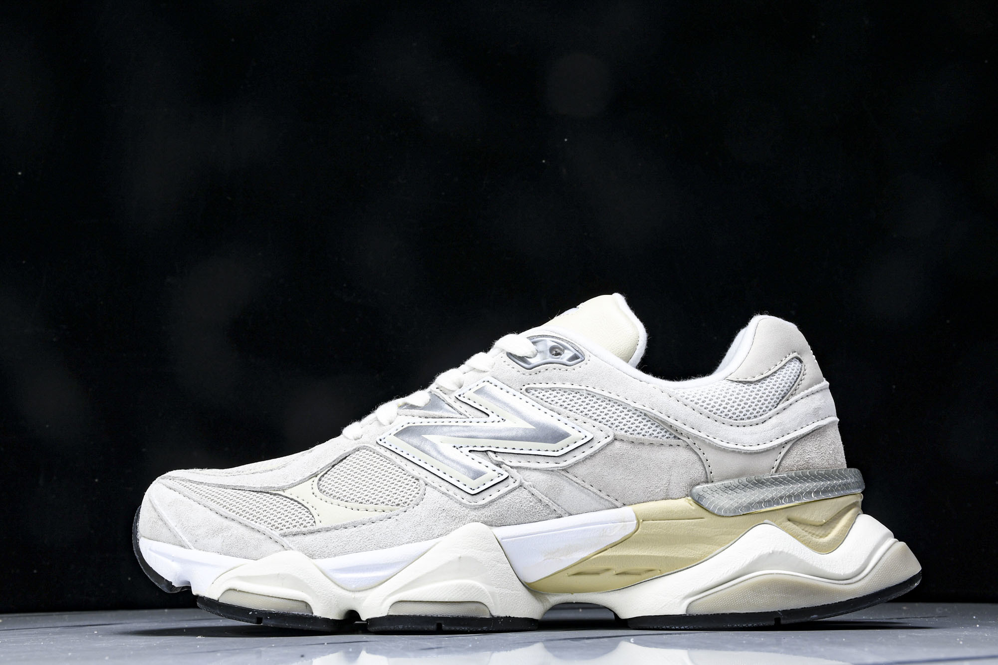 New Balance NB 9060米色  货号：U9060WHT #YZ010#鞋款灵感源自设计师本