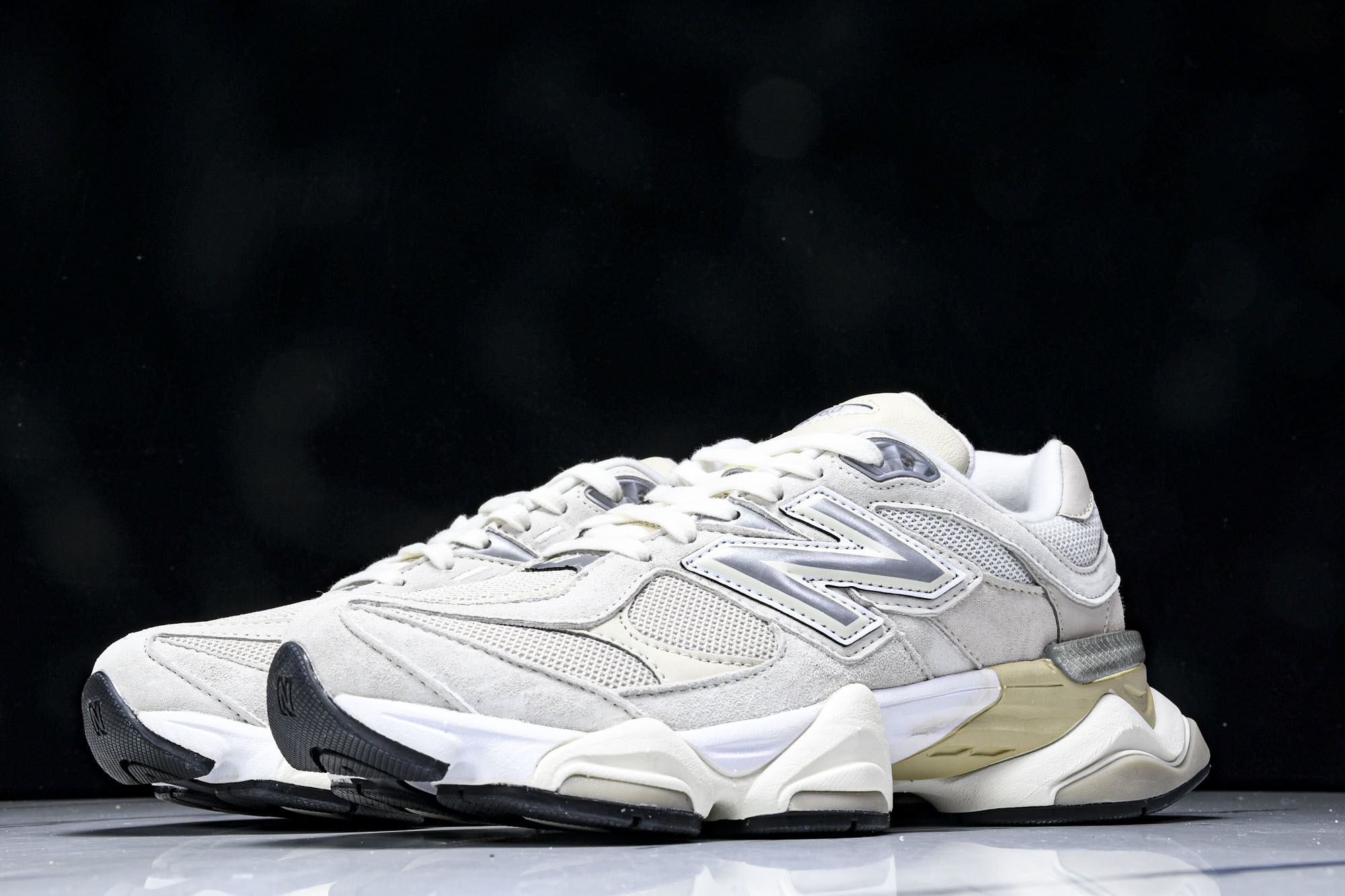 New Balance NB 9060米色  货号：U9060WHT #YZ010#鞋款灵感源自设计师本