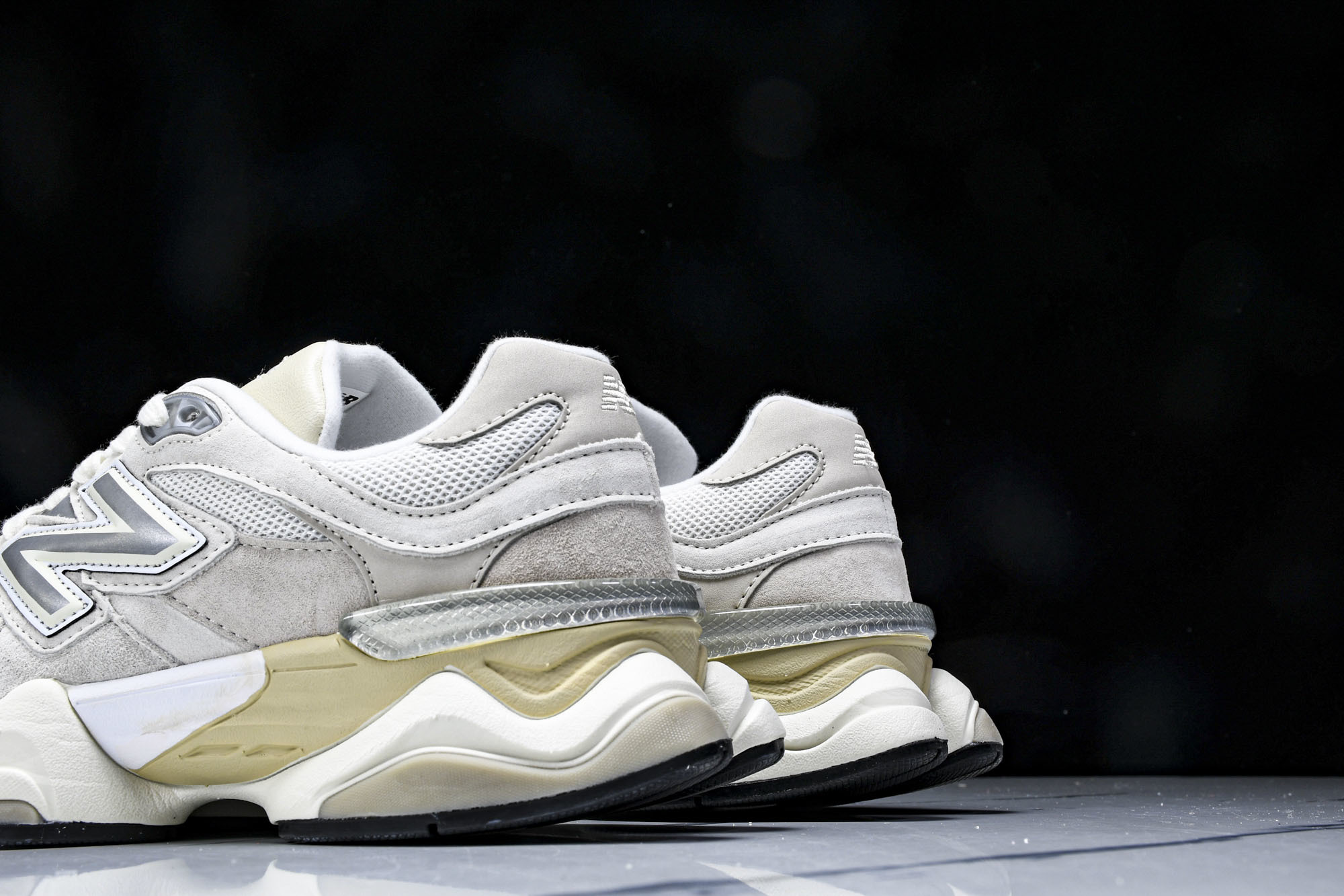 New Balance NB 9060米色  货号：U9060WHT #YZ010#鞋款灵感源自设计师本