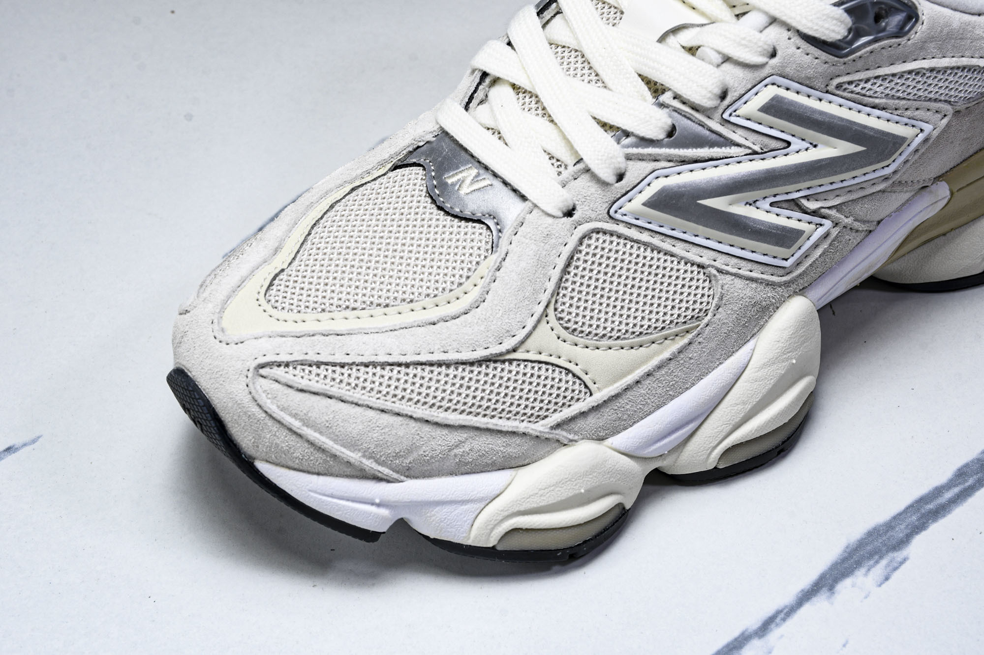 New Balance NB 9060米色  货号：U9060WHT #YZ010#鞋款灵感源自设计师本