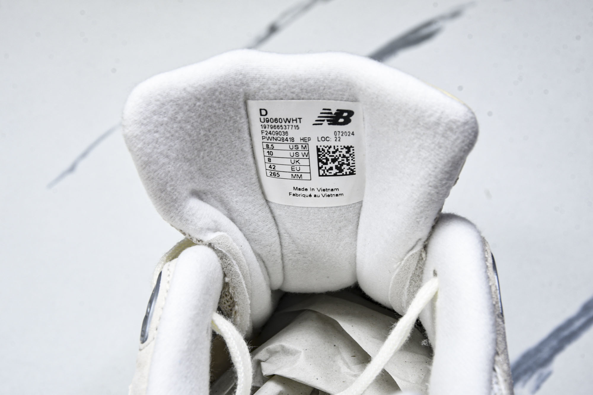 New Balance NB 9060米色  货号：U9060WHT #YZ010#鞋款灵感源自设计师本