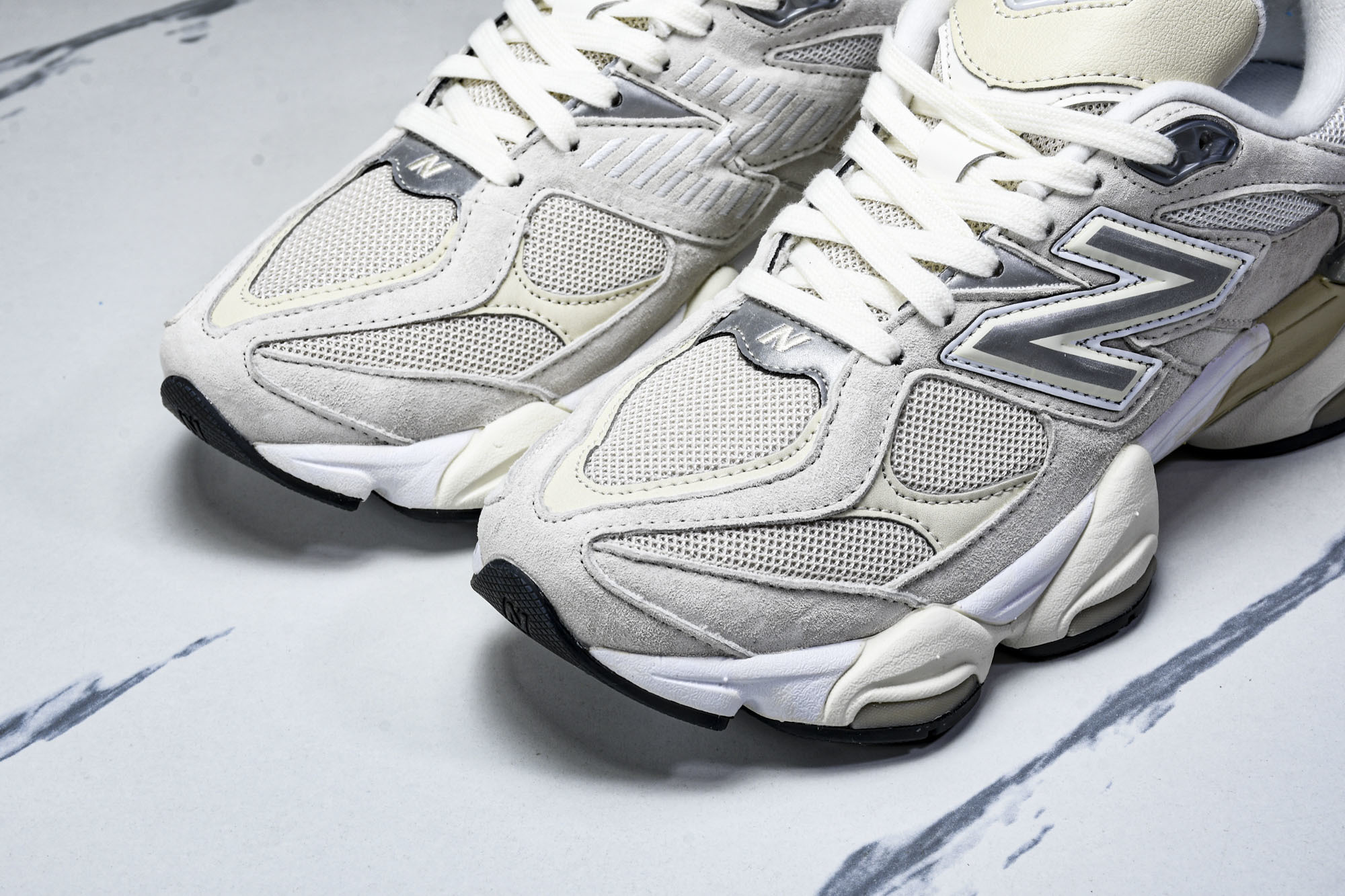 New Balance NB 9060米色  货号：U9060WHT #YZ010#鞋款灵感源自设计师本