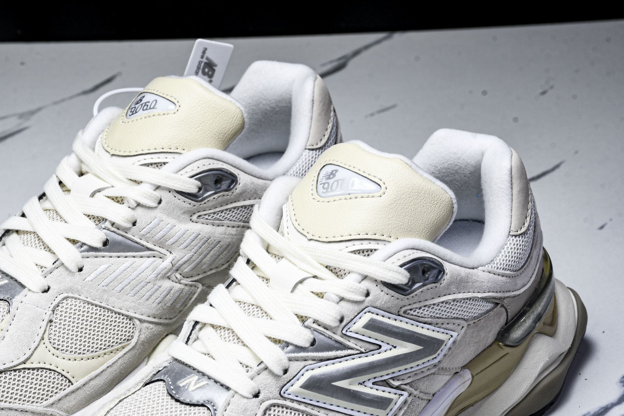 New Balance NB 9060米色  货号：U9060WHT #YZ010#鞋款灵感源自设计师本
