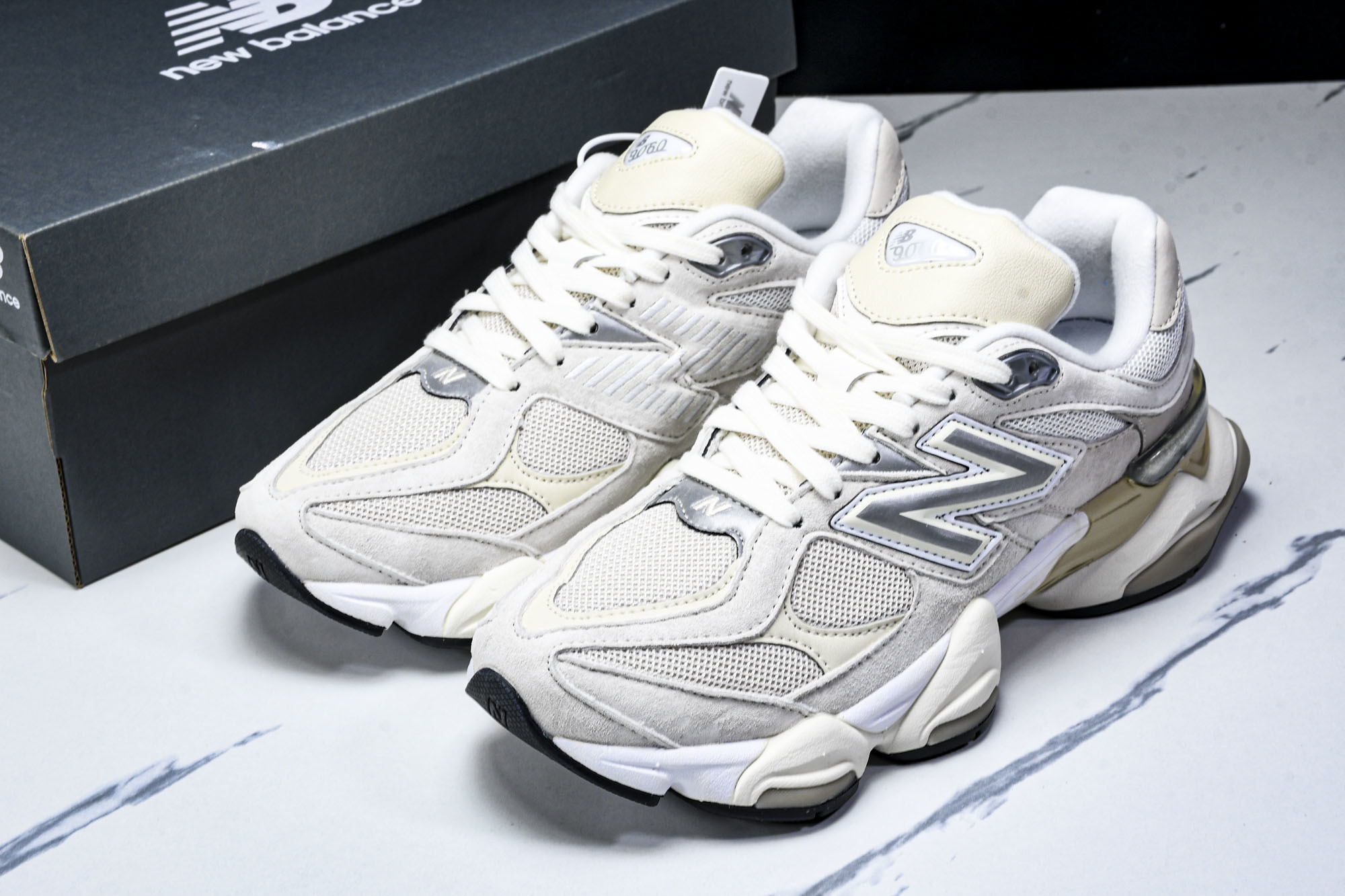 New Balance NB 9060米色  货号：U9060WHT #YZ010#鞋款灵感源自设计师本