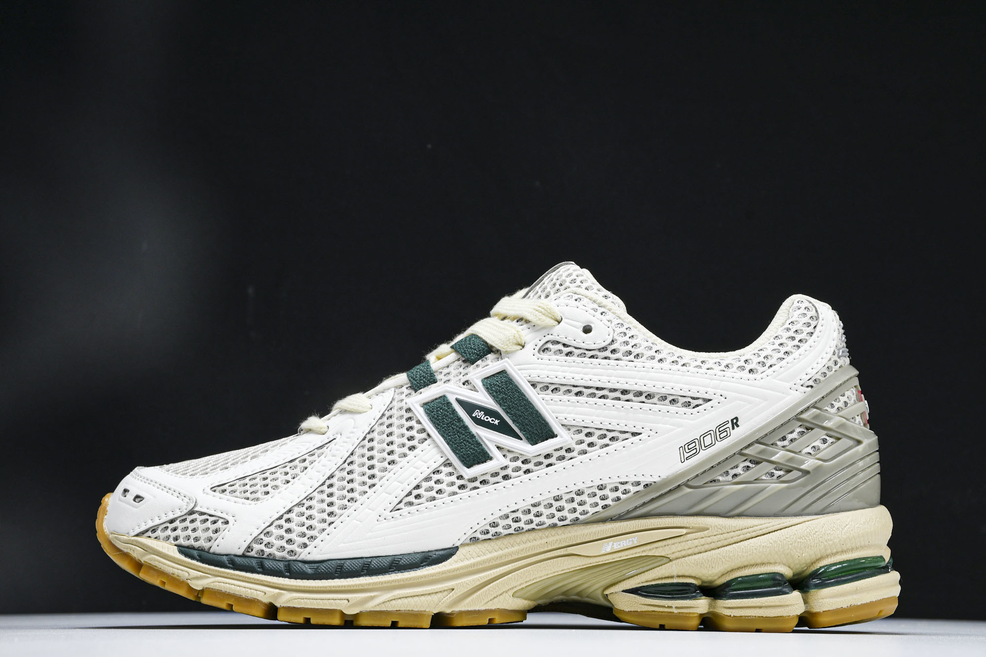 New Balance 1906系列复古老爹风休闲运动慢跑鞋 M1906RQ #YZ010#鞋款灵感源自