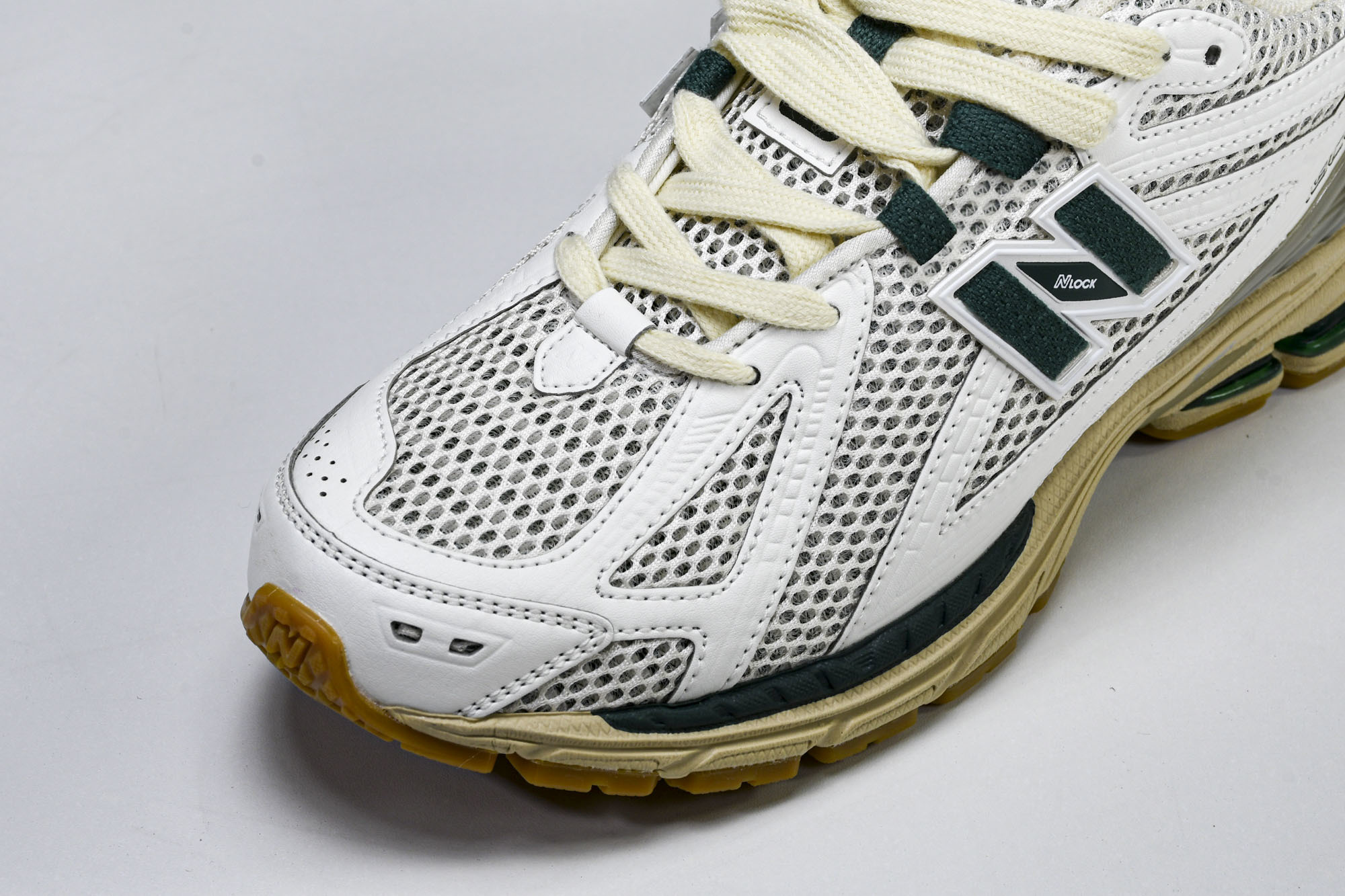 New Balance 1906系列复古老爹风休闲运动慢跑鞋 M1906RQ #YZ010#鞋款灵感源自