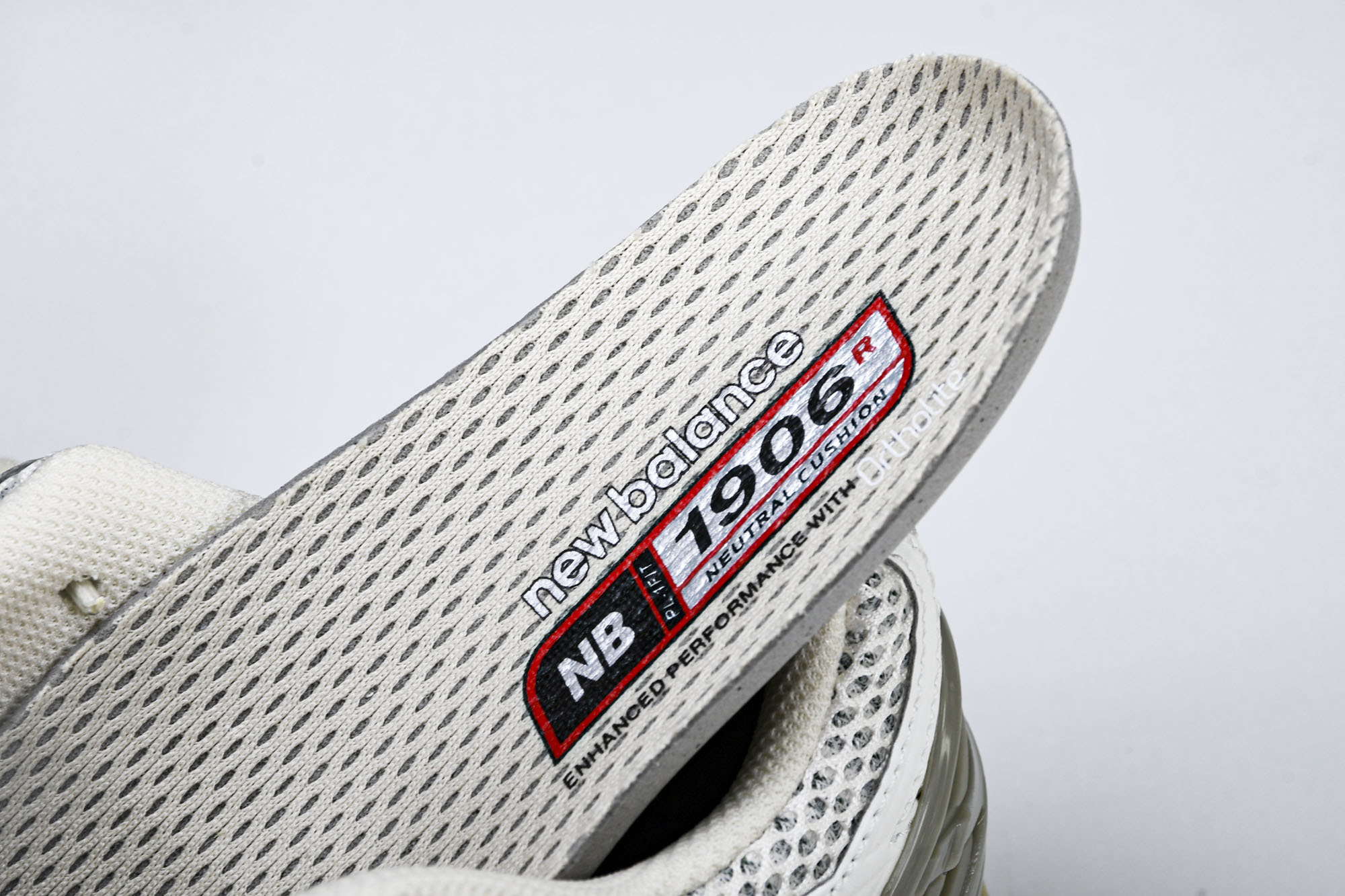 New Balance 1906系列复古老爹风休闲运动慢跑鞋 M1906RQ #YZ010#鞋款灵感源自