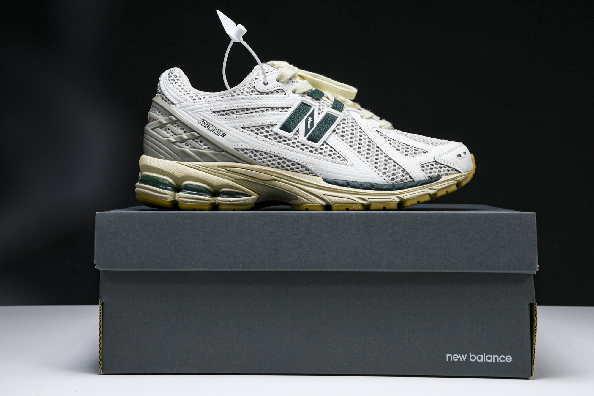 New Balance 1906系列复古老爹风休闲运动慢跑鞋 M1906RQ #YZ010#鞋款灵感源自