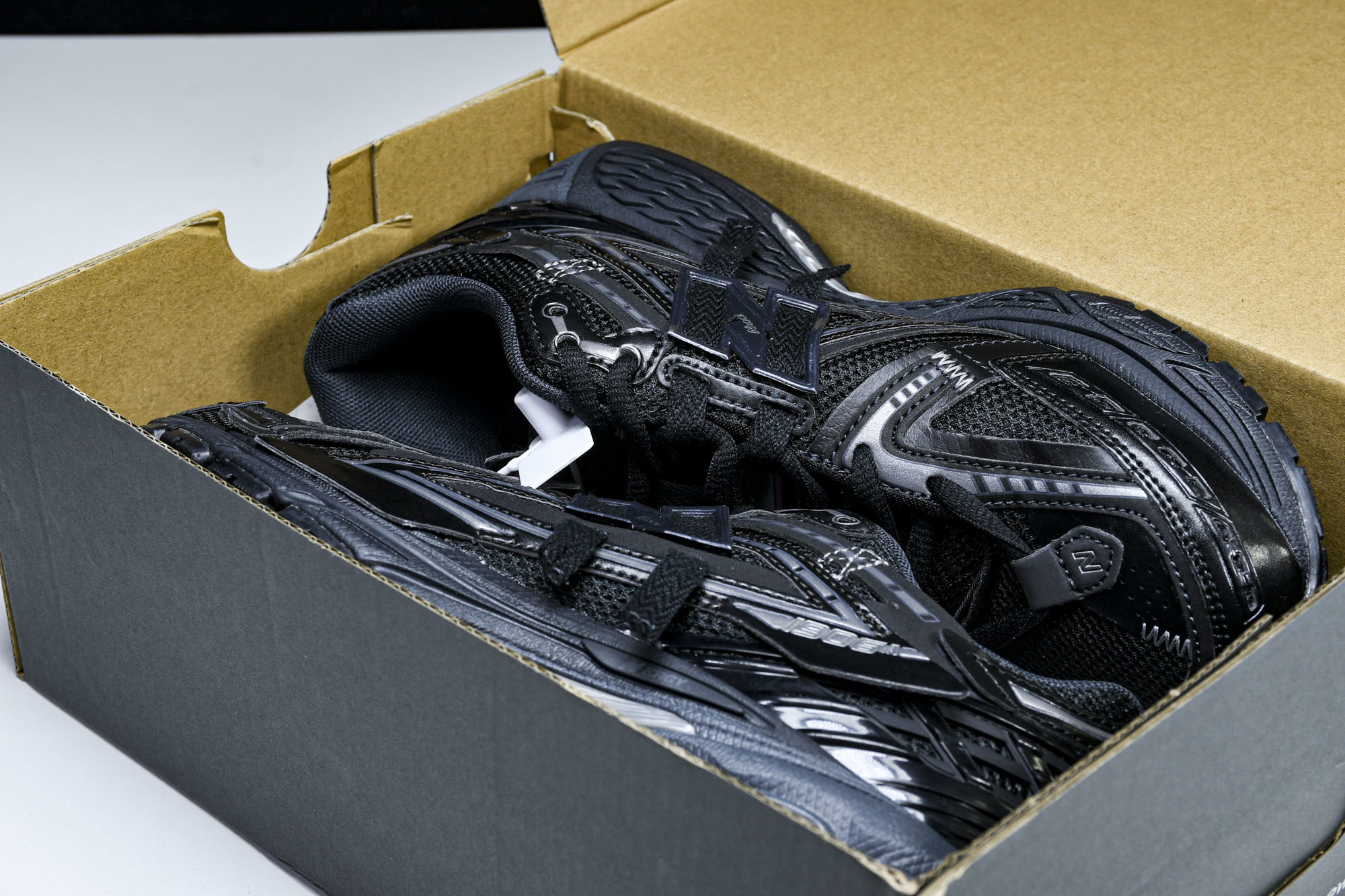 New Balance 1906系列复古老爹风休闲运动慢跑鞋 M1906AF #YZ010#鞋款灵感源自