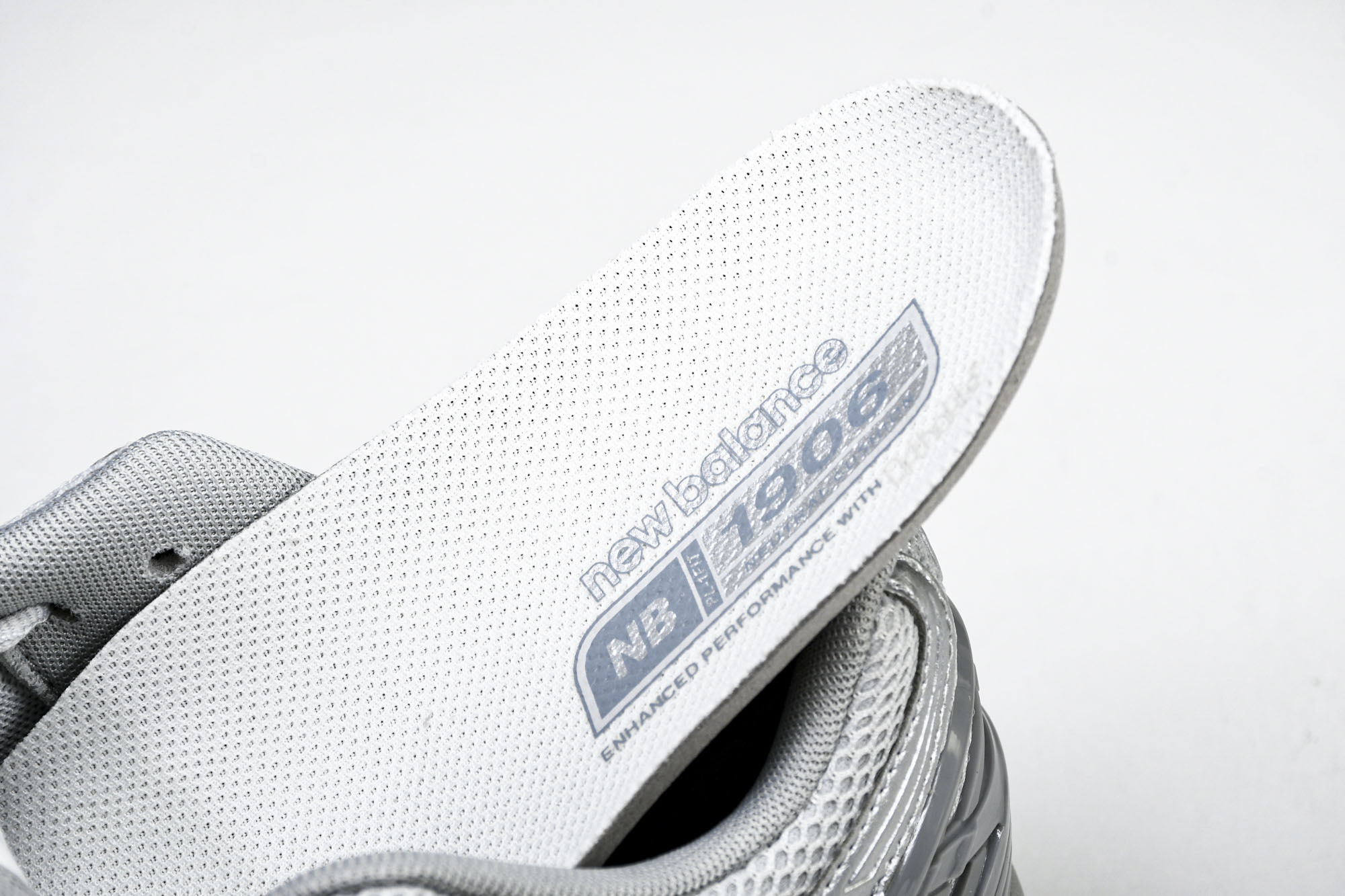 New Balance 1906系列复古老爹风休闲运动慢跑鞋 M1906AG #YZ010#鞋款灵感源自