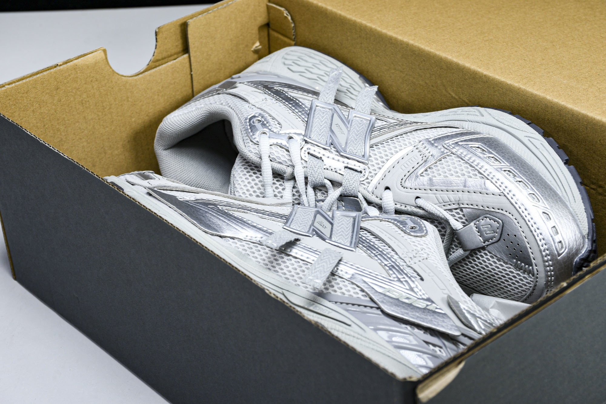New Balance 1906系列复古老爹风休闲运动慢跑鞋 M1906AG #YZ010#鞋款灵感源自