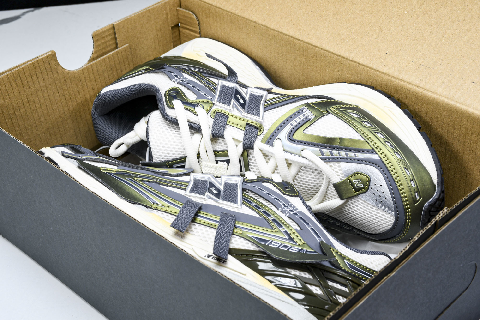 New Balance 1906系列复古老爹风休闲运动慢跑鞋 M1906ANA #YZ010#鞋款灵感源