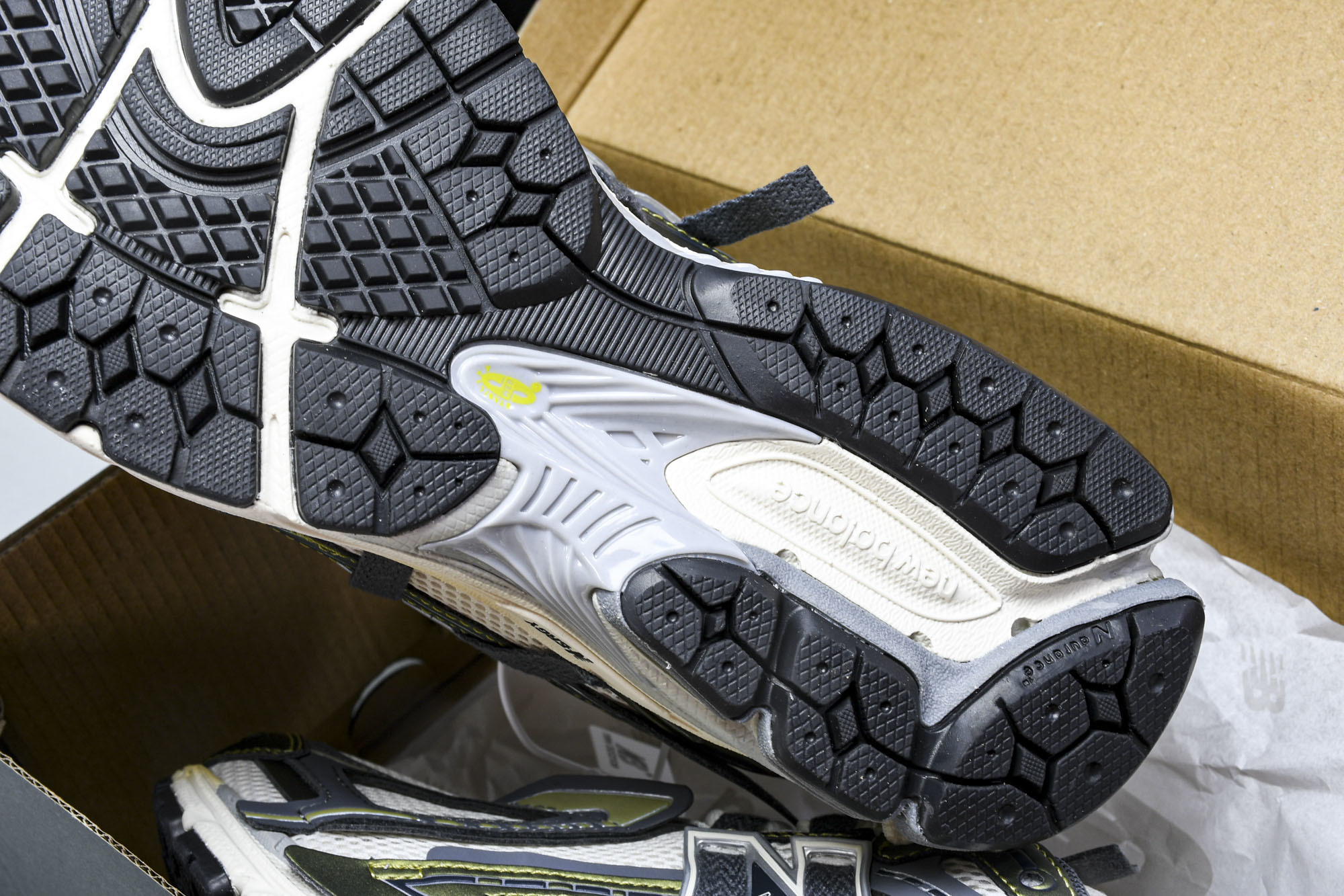 New Balance 1906系列复古老爹风休闲运动慢跑鞋 M1906ANA #YZ010#鞋款灵感源