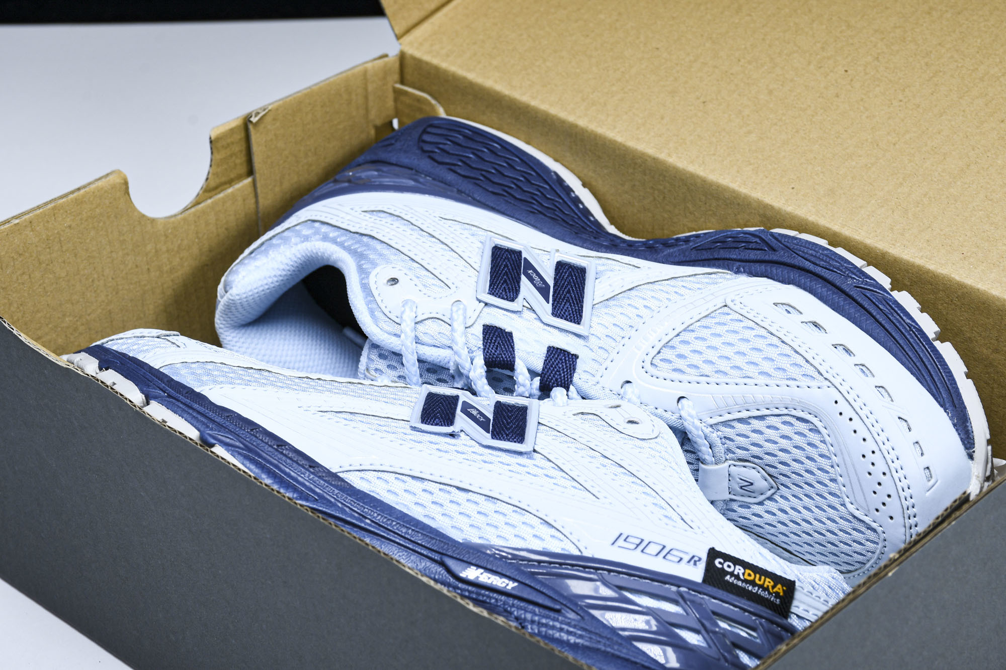 New Balance 1906系列复古老爹风休闲运动慢跑鞋 M1906CDA #YZ010#鞋款灵感源