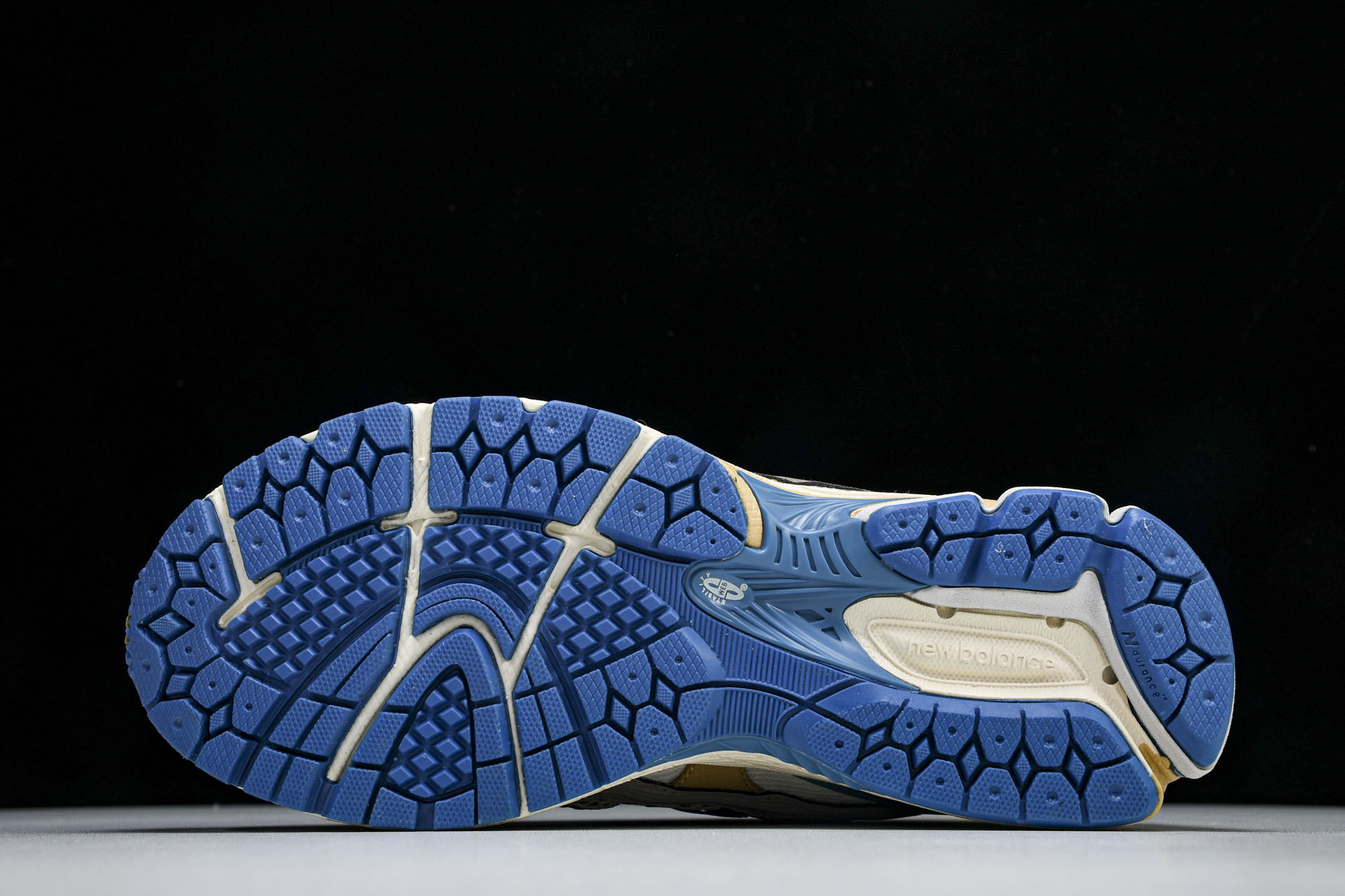 New Balance 1906系列复古老爹风休闲运动慢跑鞋 M1906NCS #YZ010#鞋款灵感源