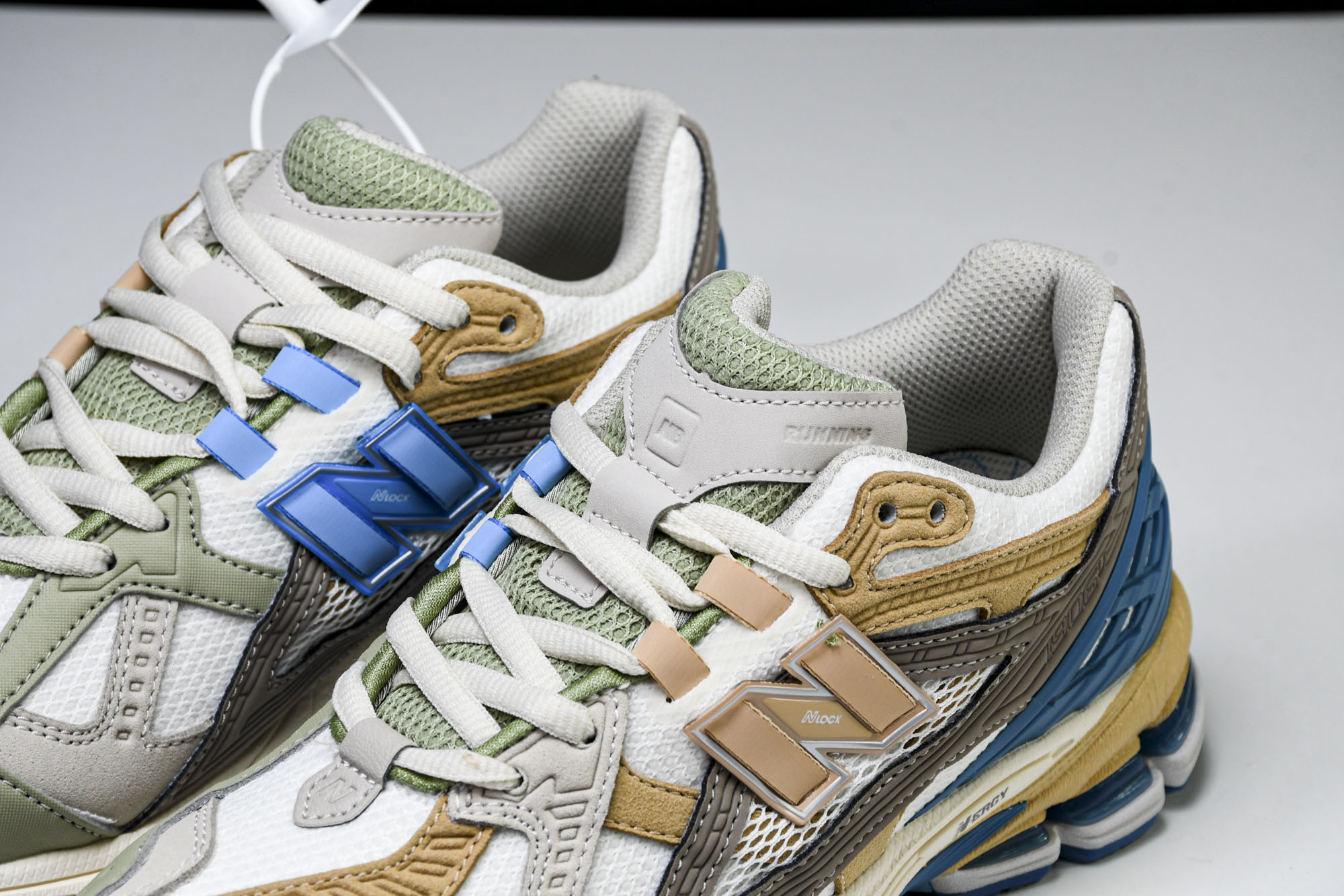 New Balance 1906系列复古老爹风休闲运动慢跑鞋 M1906NCS #YZ010#鞋款灵感源