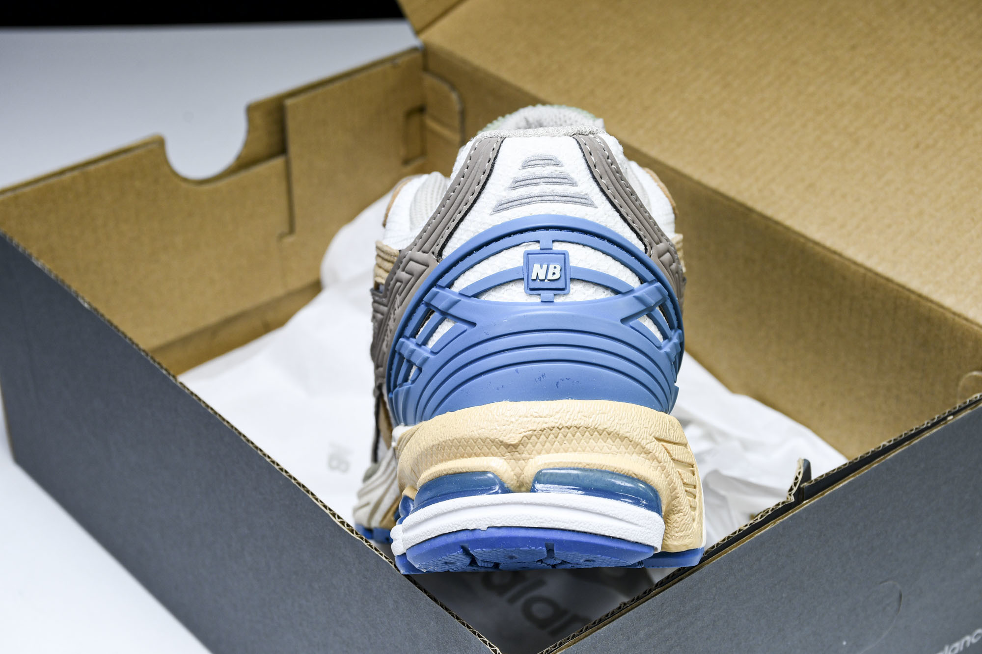 New Balance 1906系列复古老爹风休闲运动慢跑鞋 M1906NCS #YZ010#鞋款灵感源