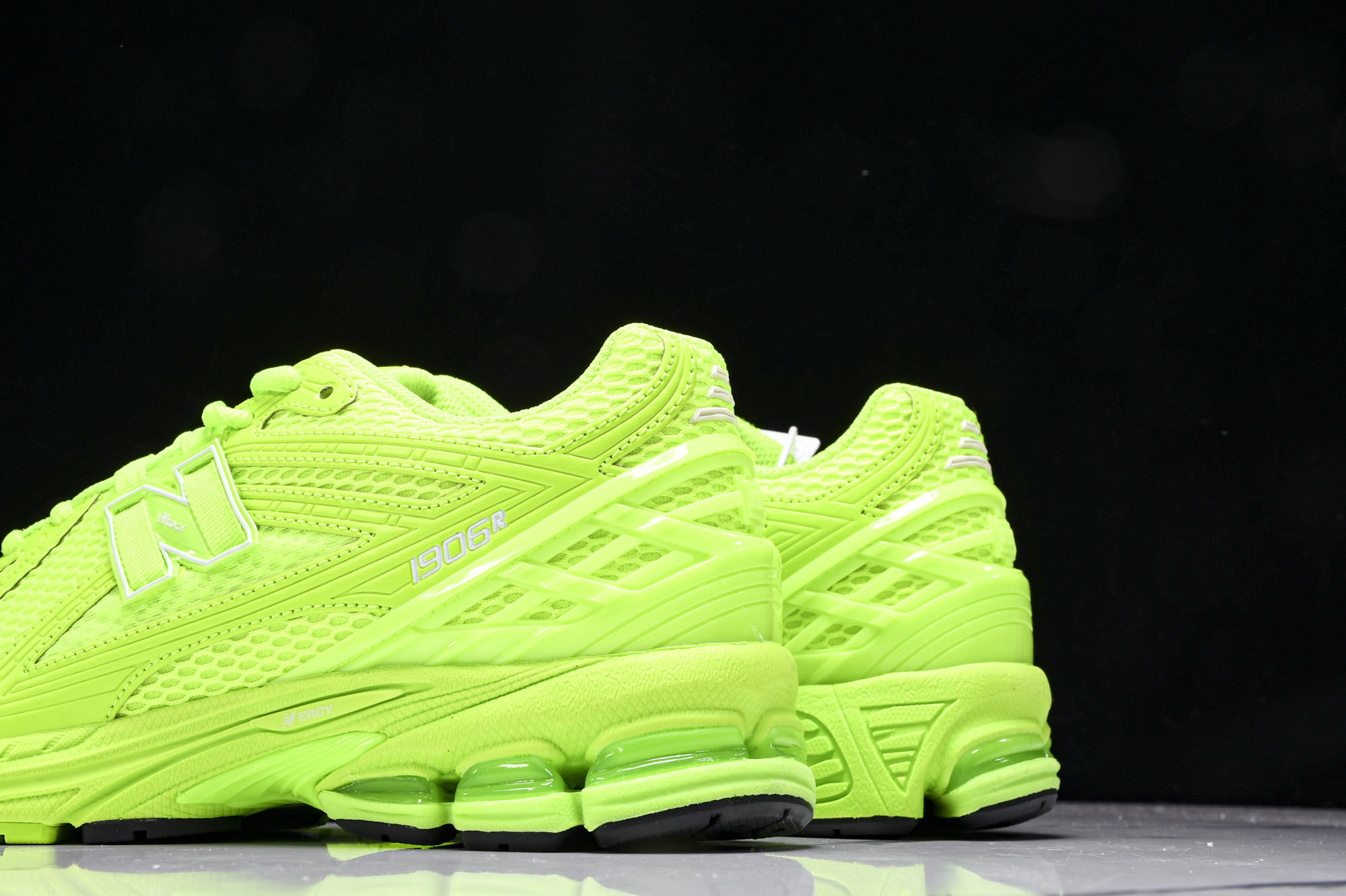 New Balance 1906系列复古老爹风休闲运动慢跑鞋 M1906RAA #YZ010#鞋款灵感源