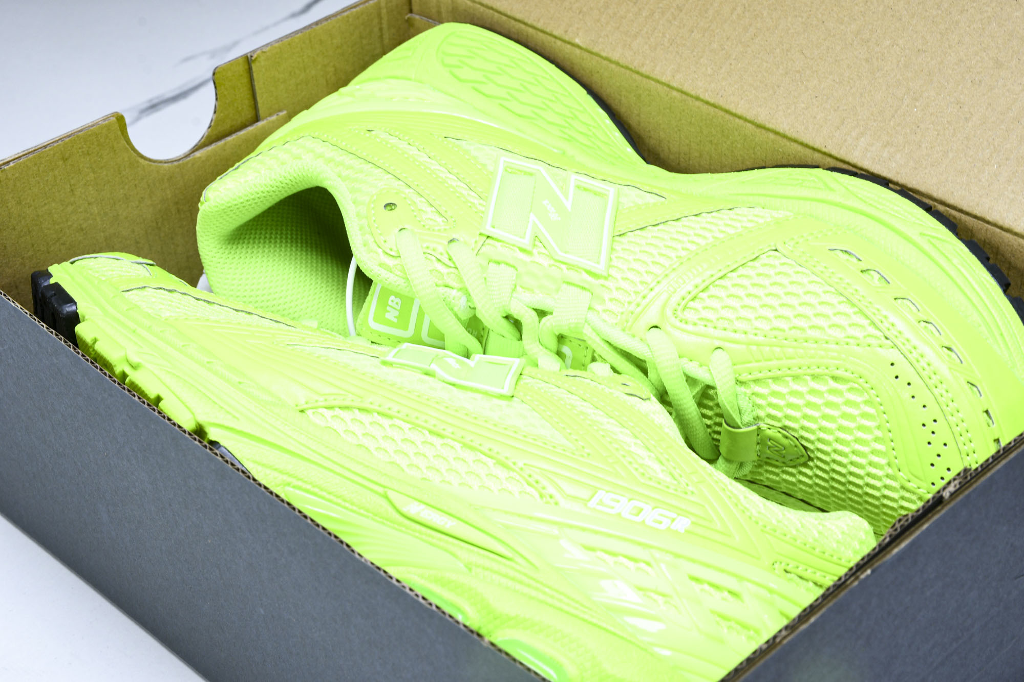 New Balance 1906系列复古老爹风休闲运动慢跑鞋 M1906RAA #YZ010#鞋款灵感源