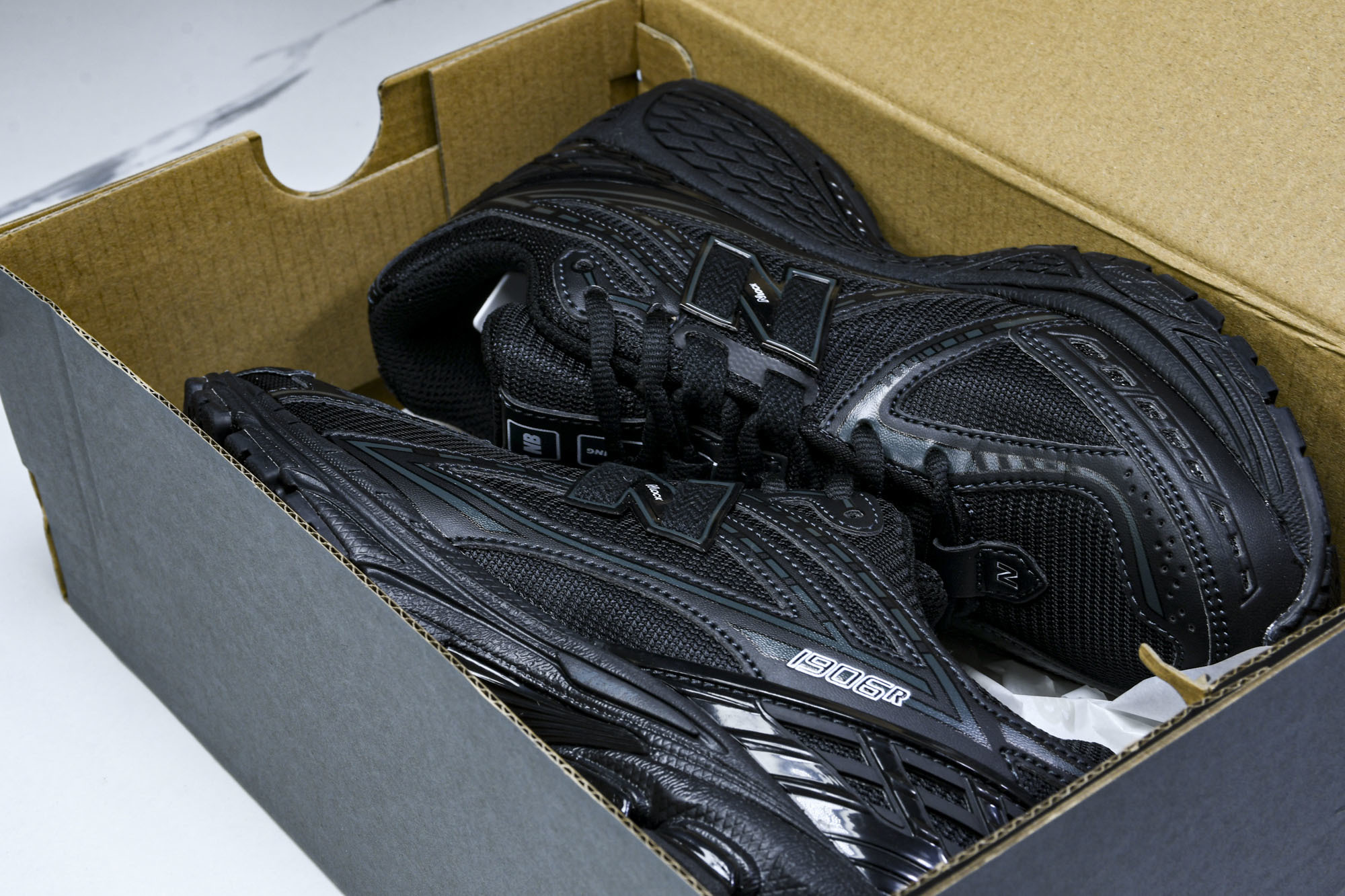 New Balance 1906系列复古老爹风休闲运动慢跑鞋 M1906RBB #YZ010#鞋款灵感源