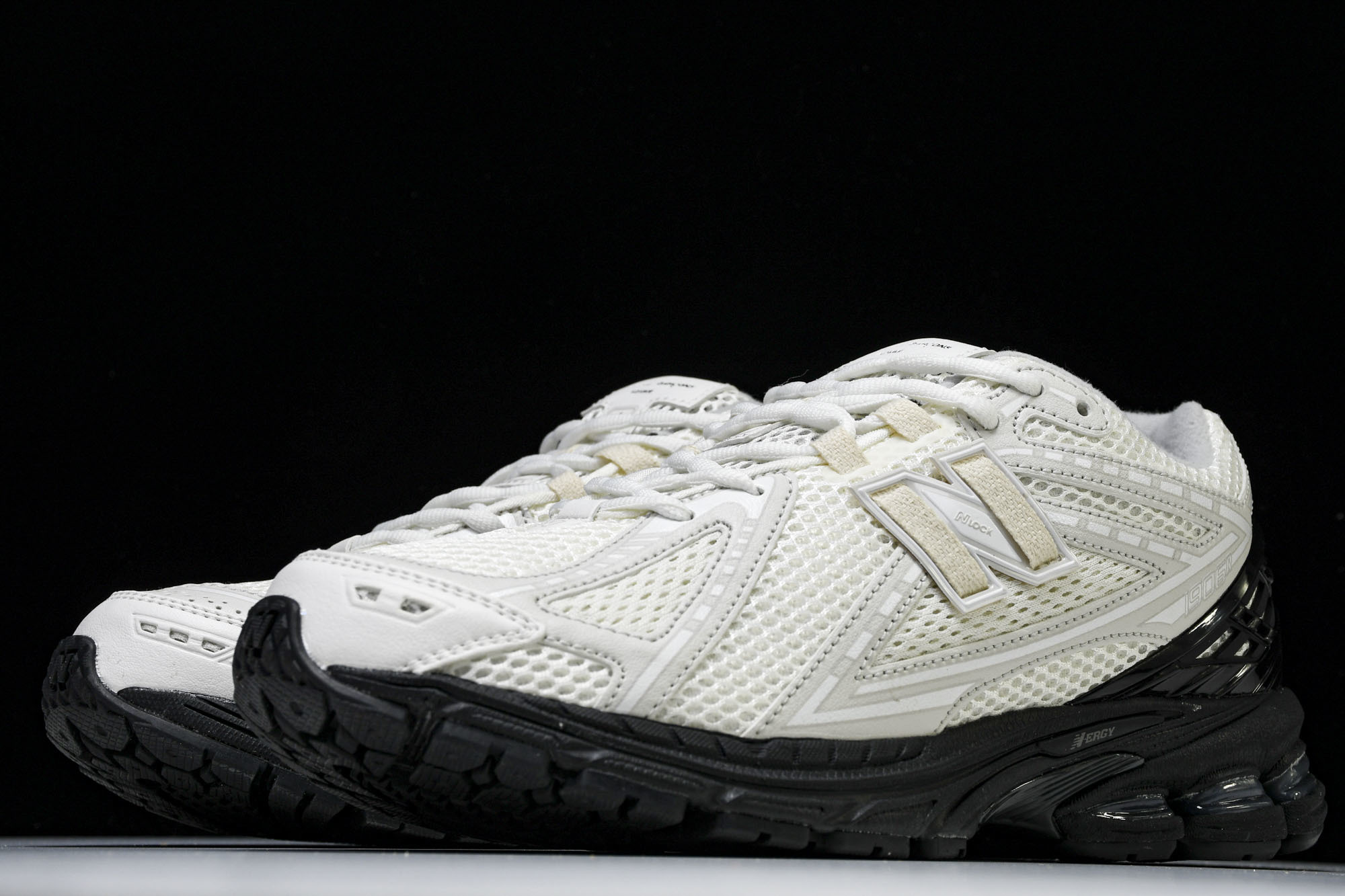 New Balance 1906系列复古老爹风休闲运动慢跑鞋 M1906RCO #YZ010#鞋款灵感源