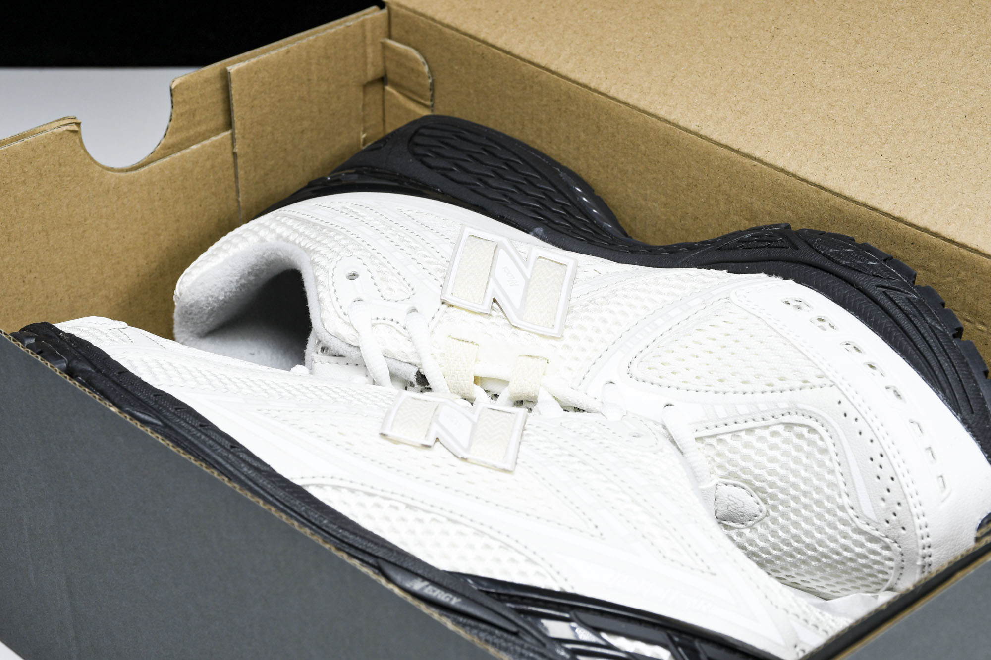 New Balance 1906系列复古老爹风休闲运动慢跑鞋 M1906RCO #YZ010#鞋款灵感源