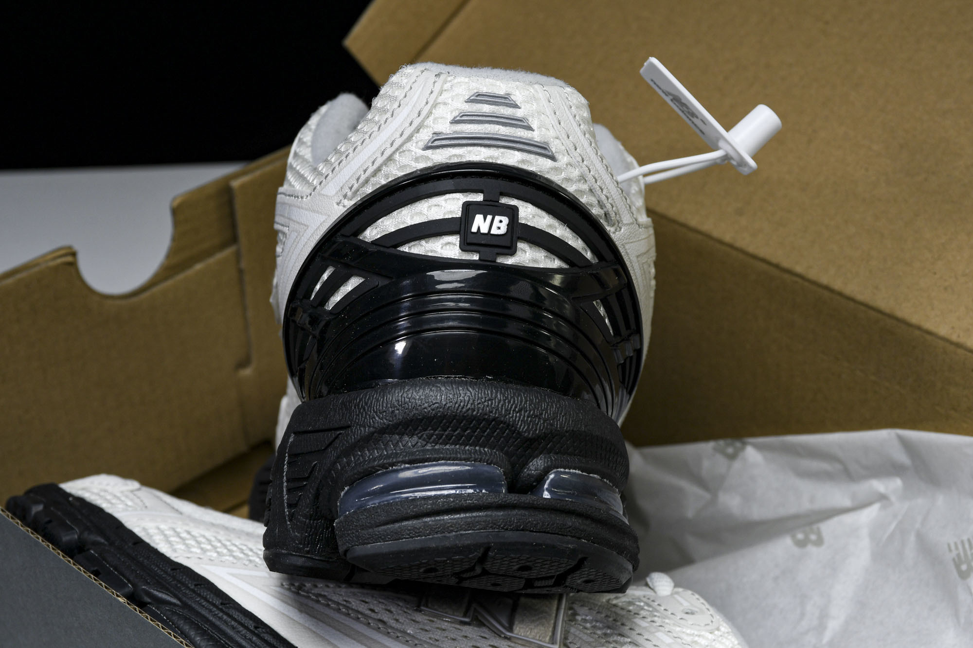 New Balance 1906系列复古老爹风休闲运动慢跑鞋 M1906RCO #YZ010#鞋款灵感源