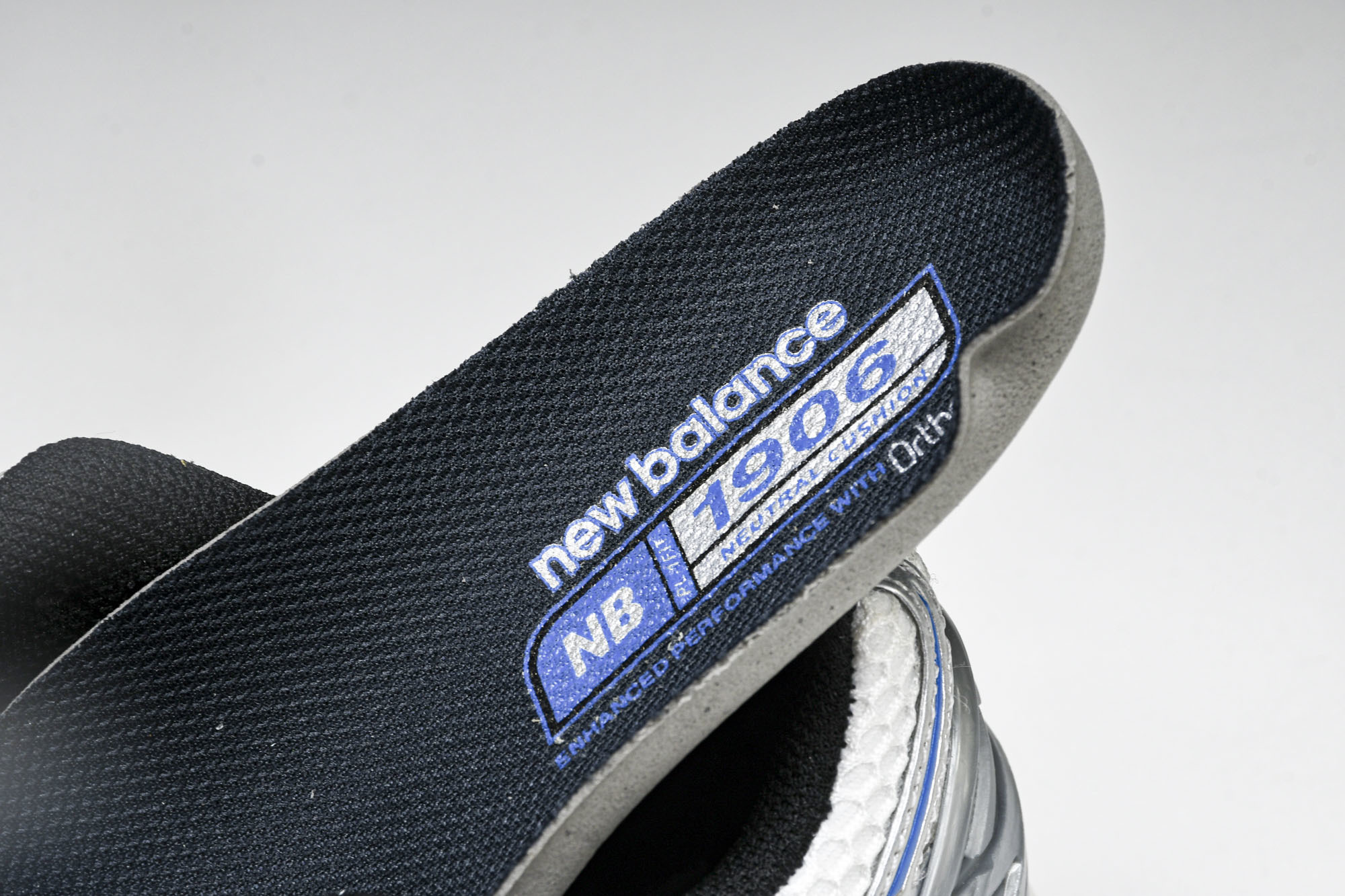 New Balance 1906系列复古老爹风休闲运动慢跑鞋 M1906REB #YZ010#鞋款灵感源
