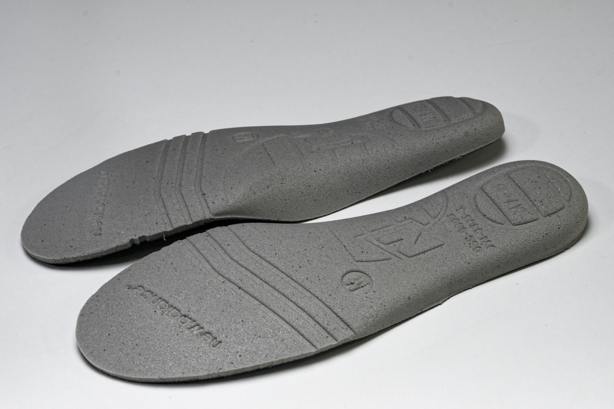 New Balance 1906系列复古老爹风休闲运动慢跑鞋 M1906REB #YZ010#鞋款灵感源