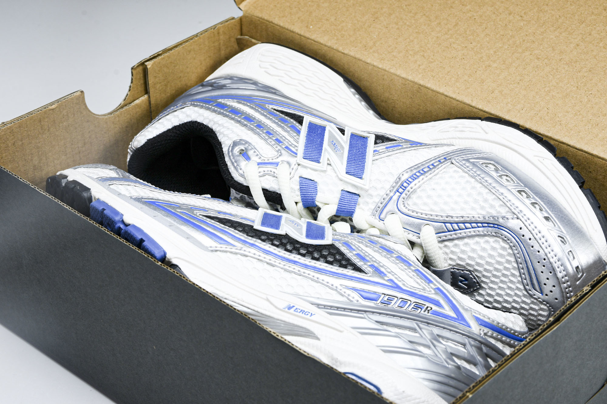 New Balance 1906系列复古老爹风休闲运动慢跑鞋 M1906REB #YZ010#鞋款灵感源