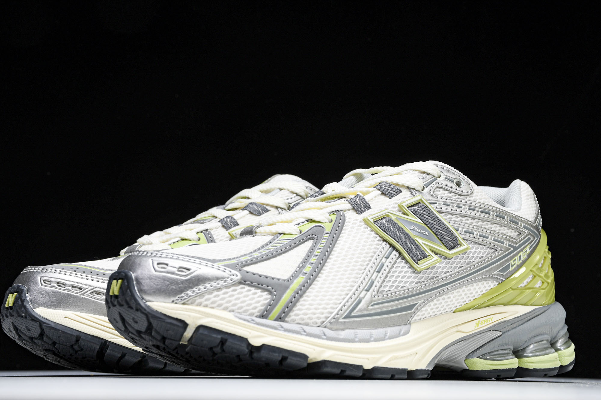 New Balance 1906系列复古老爹风休闲运动慢跑鞋 M1906REM #YZ010#鞋款灵感源