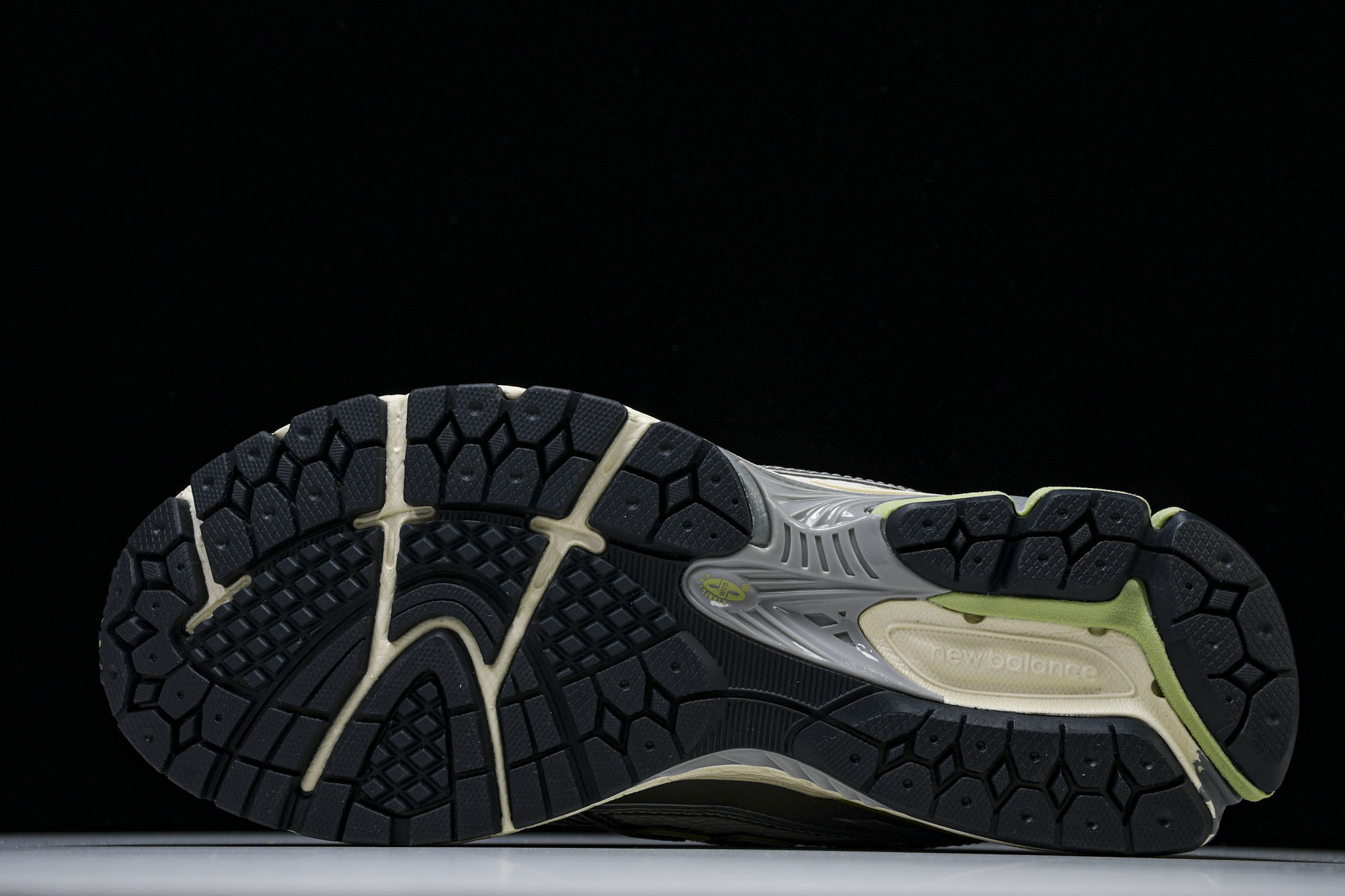 New Balance 1906系列复古老爹风休闲运动慢跑鞋 M1906REM #YZ010#鞋款灵感源