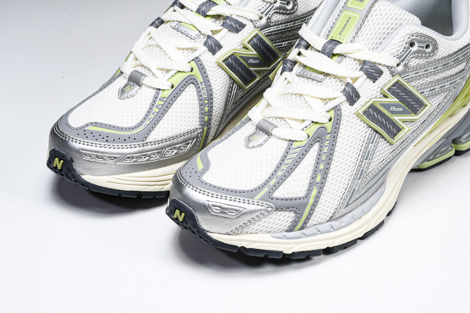 New Balance 1906系列复古老爹风休闲运动慢跑鞋 M1906REM #YZ010#鞋款灵感源