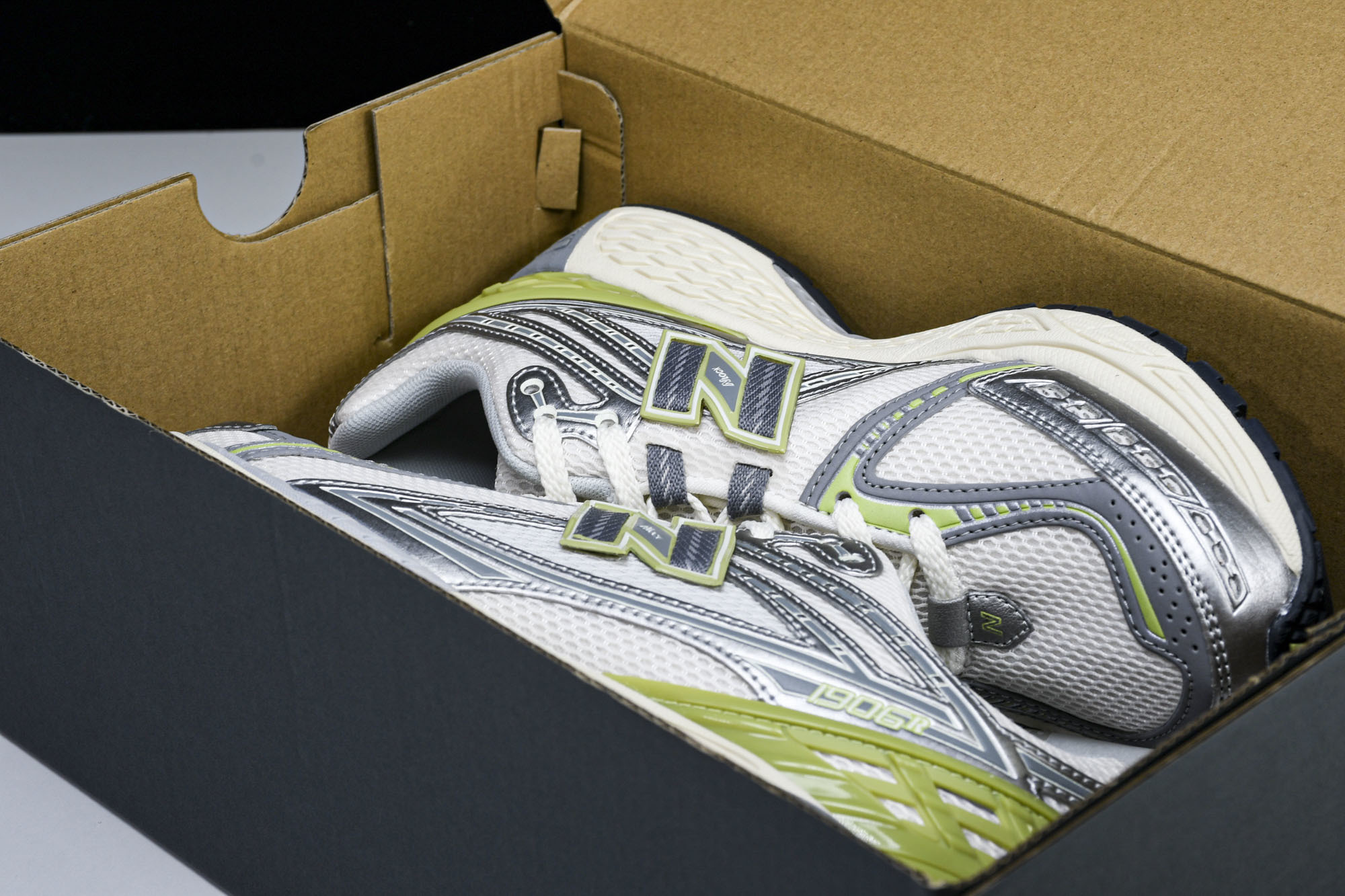 New Balance 1906系列复古老爹风休闲运动慢跑鞋 M1906REM #YZ010#鞋款灵感源