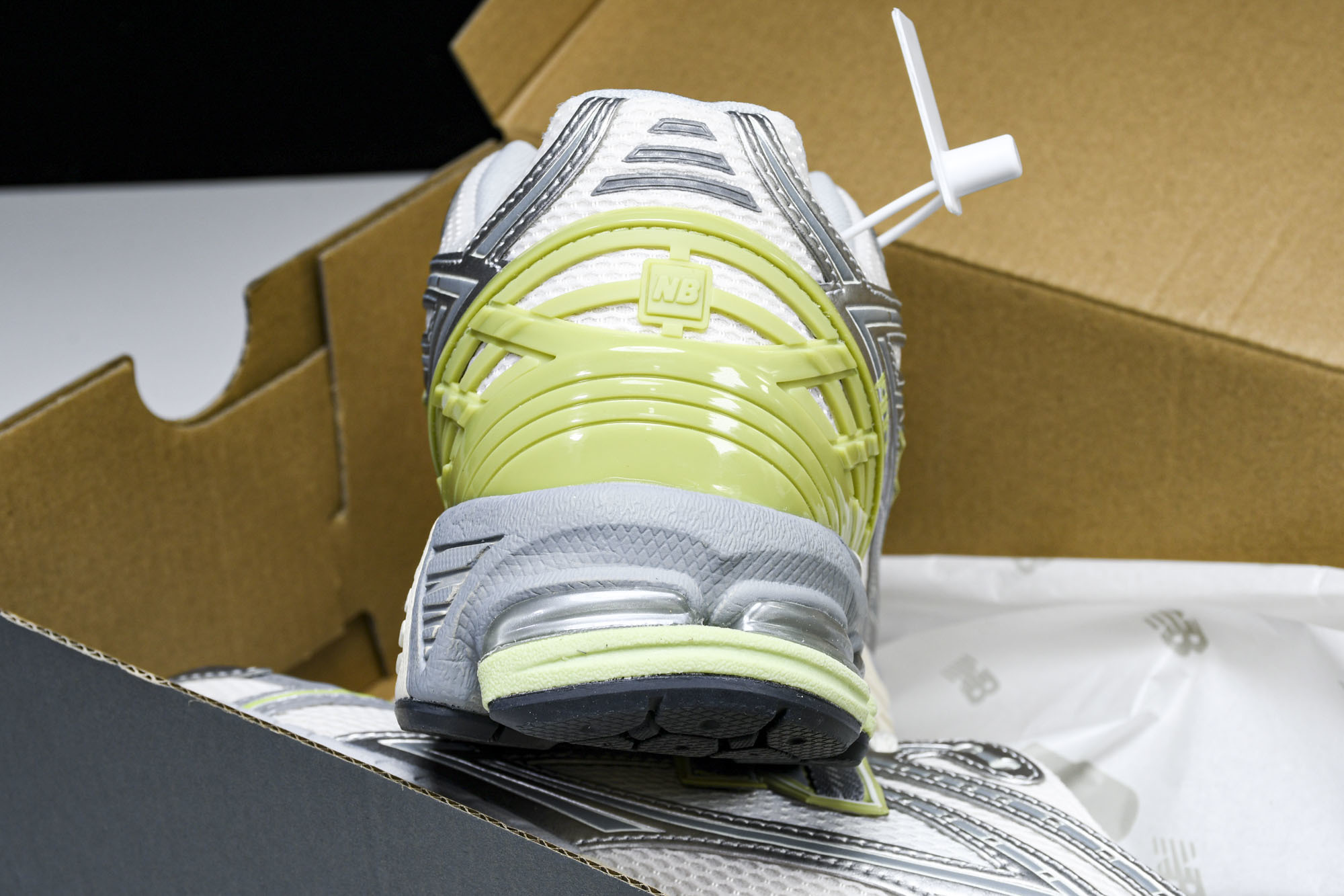 New Balance 1906系列复古老爹风休闲运动慢跑鞋 M1906REM #YZ010#鞋款灵感源