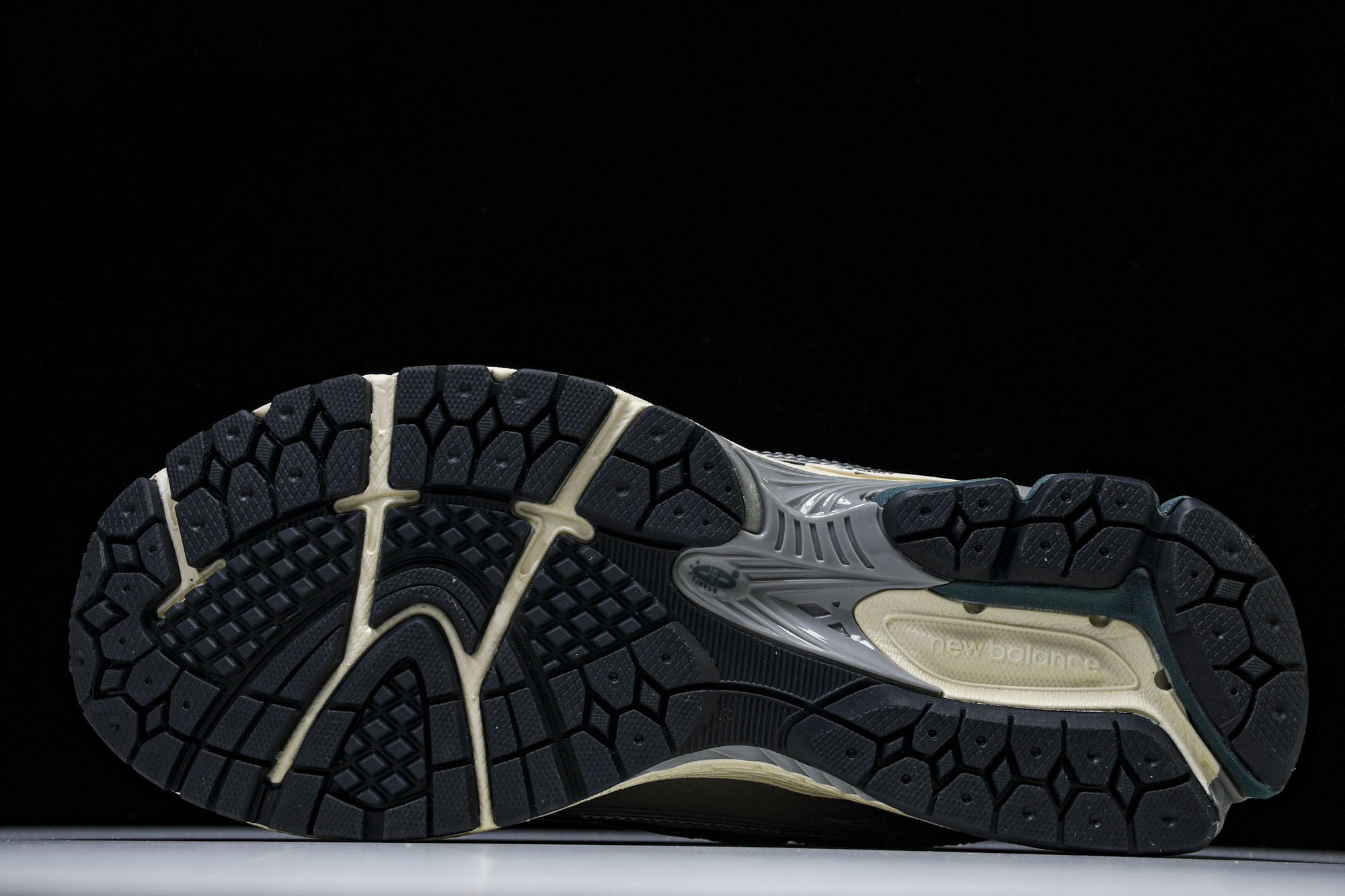 New Balance 1906系列复古老爹风休闲运动慢跑鞋 M1906REO #YZ010#鞋款灵感源
