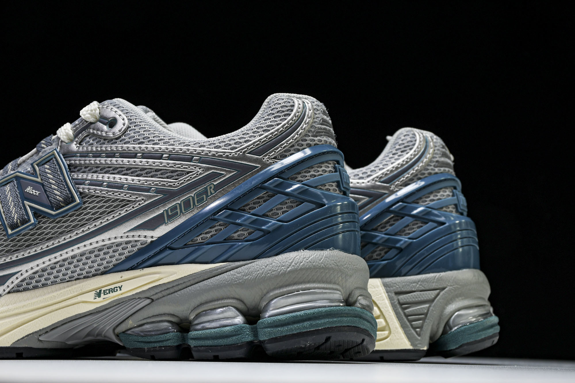 New Balance 1906系列复古老爹风休闲运动慢跑鞋 M1906REO #YZ010#鞋款灵感源