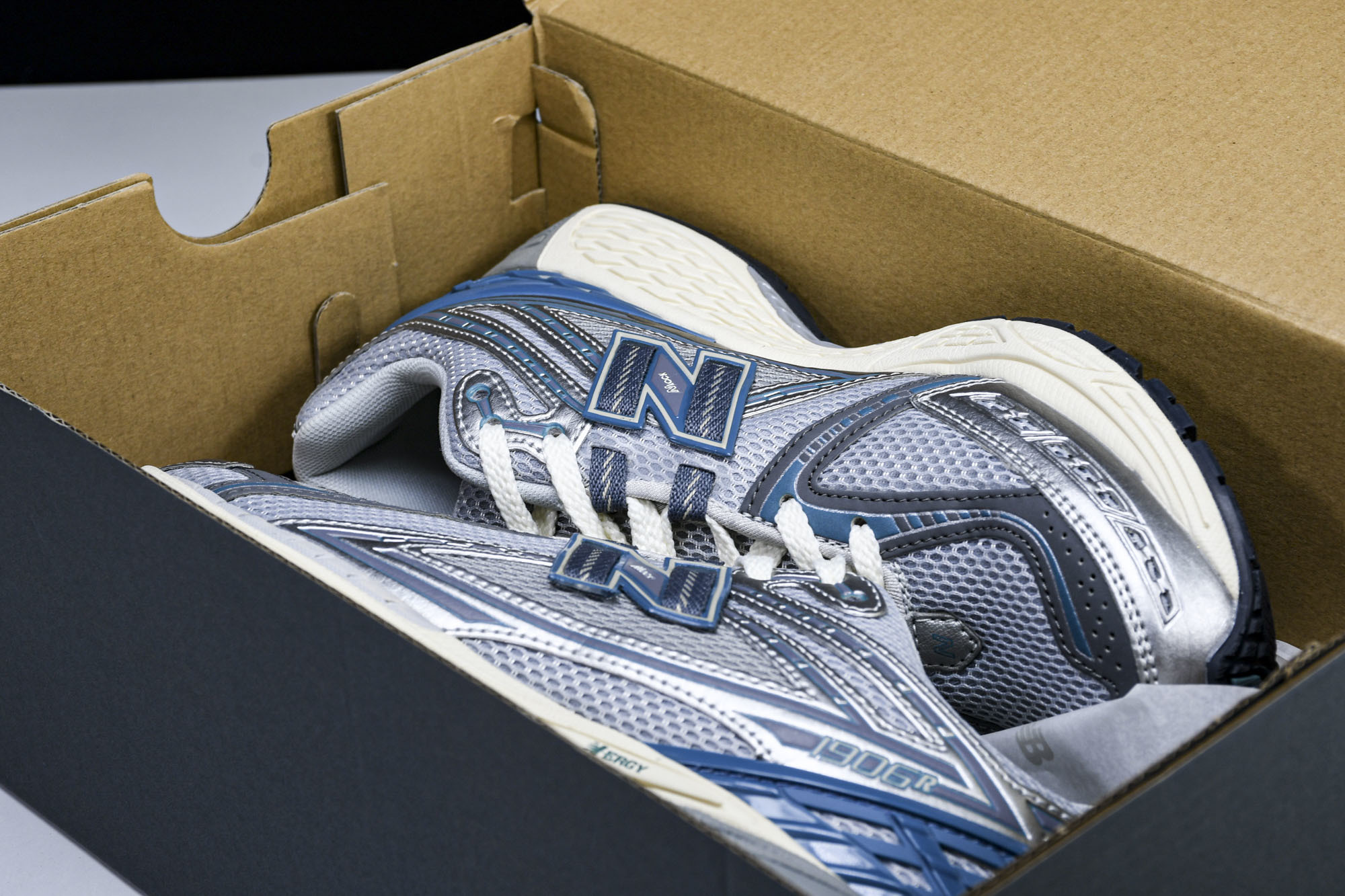 New Balance 1906系列复古老爹风休闲运动慢跑鞋 M1906REO #YZ010#鞋款灵感源