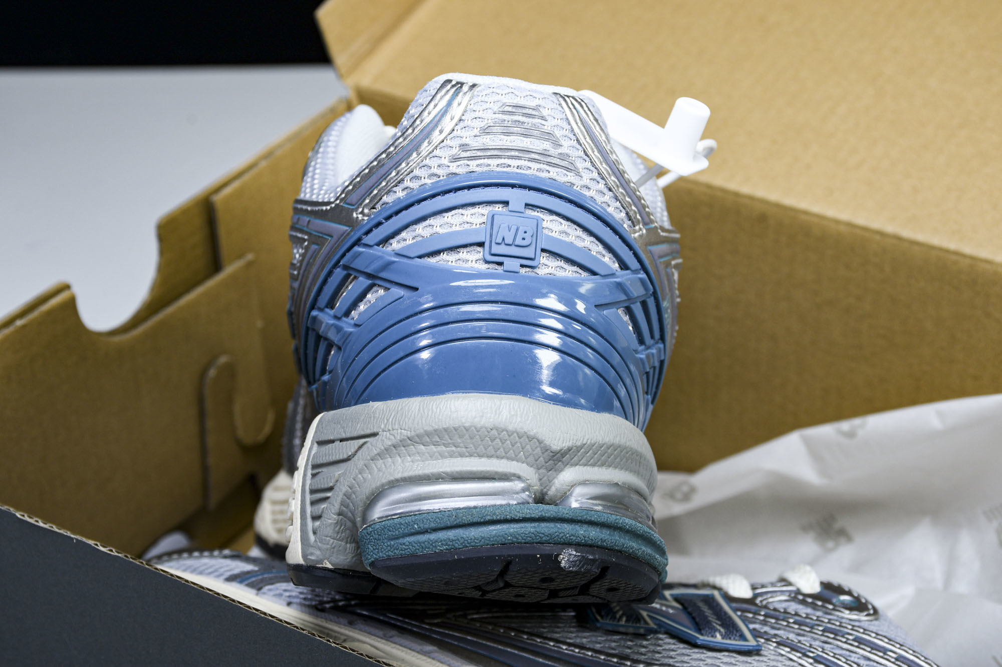 New Balance 1906系列复古老爹风休闲运动慢跑鞋 M1906REO #YZ010#鞋款灵感源