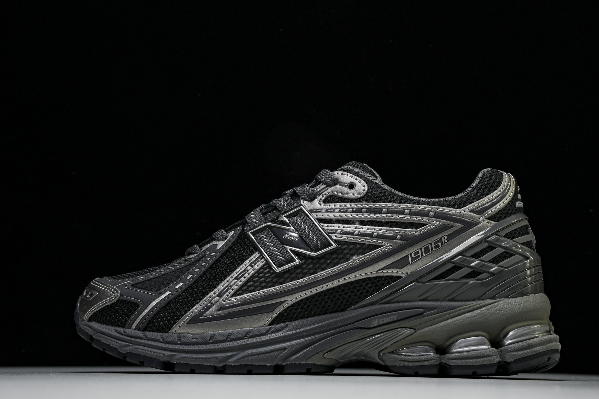 New Balance 1906系列复古老爹风休闲运动慢跑鞋 M1906RES #YZ010#鞋款灵感源
