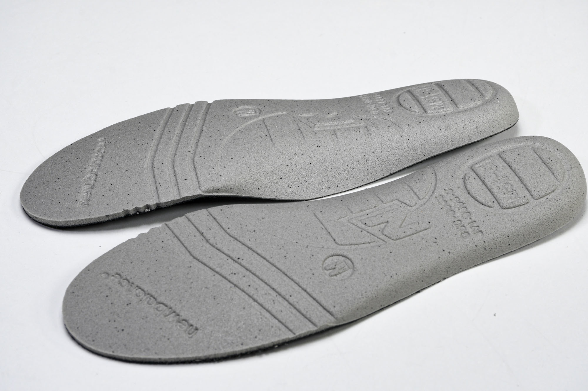 New Balance 1906系列复古老爹风休闲运动慢跑鞋 M1906RES #YZ010#鞋款灵感源