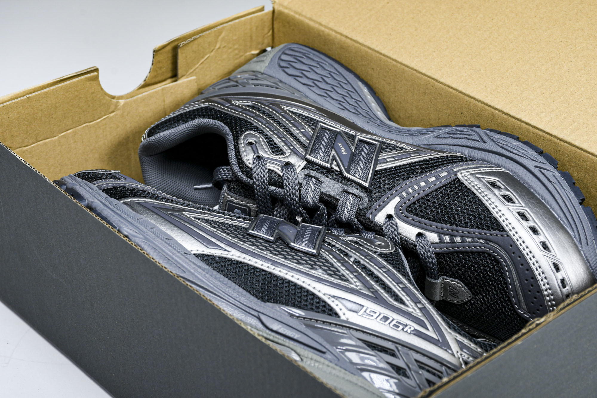 New Balance 1906系列复古老爹风休闲运动慢跑鞋 M1906RES #YZ010#鞋款灵感源